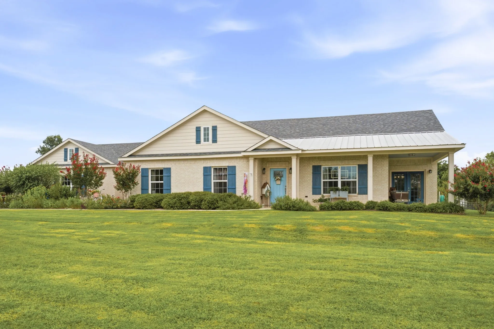 Single Family Residence For Sale in Grayson County , 131 Whispering Winds Drive, Gunter, Texas 75058, 3 Bedroom, 2 Bathroom, 3 Garage spaces, 2,533 Sqft, built in 2016, mls#21330846, Real Estate Agent in Gunter, Homes For Sale in Grayson county, Homes For Sale in Gunter, Realtor in Gunter Texas, Real Estate Brokerage Independent Realty Texas, Luminita Cordes Realtor