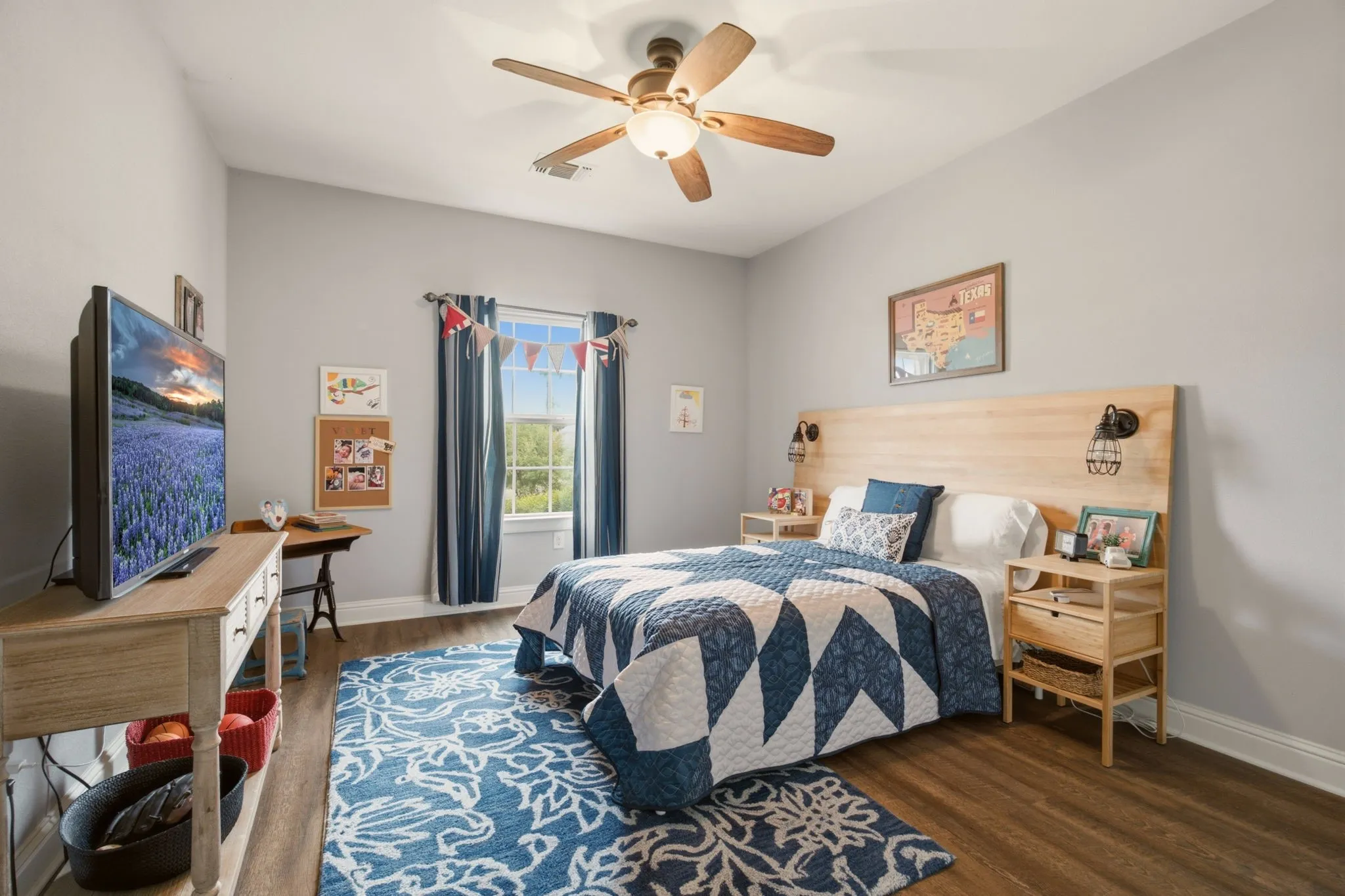 Single Family Residence For Sale in Grayson County , 131 Whispering Winds Drive, Gunter, Texas 75058, 3 Bedroom, 2 Bathroom, 3 Garage spaces, 2,533 Sqft, built in 2016, mls#21330846, Real Estate Agent in Gunter, Homes For Sale in Grayson county, Homes For Sale in Gunter, Realtor in Gunter Texas, Real Estate Brokerage Independent Realty Texas, Luminita Cordes Realtor