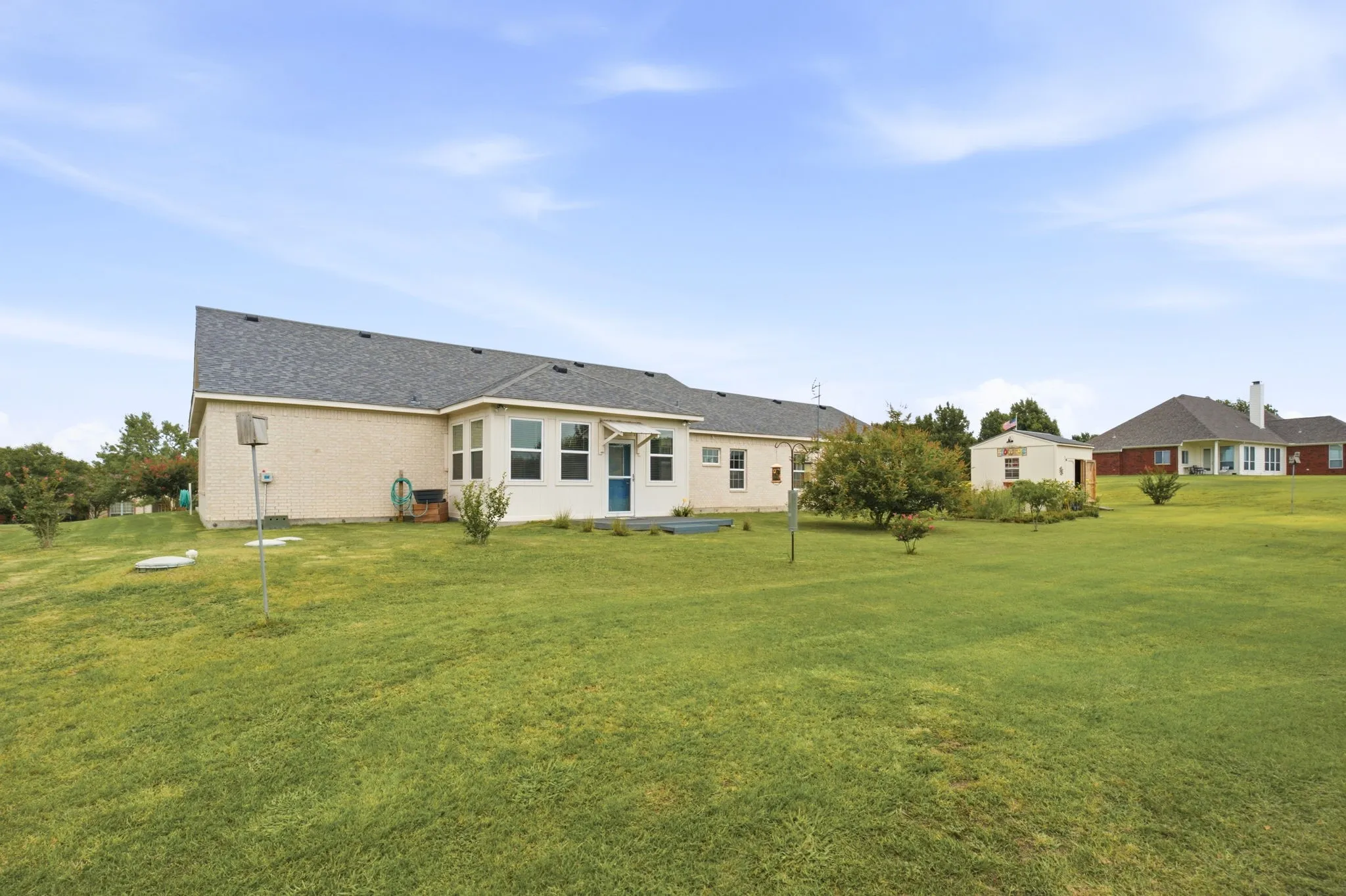 Single Family Residence For Sale in Grayson County , 131 Whispering Winds Drive, Gunter, Texas 75058, 3 Bedroom, 2 Bathroom, 3 Garage spaces, 2,533 Sqft, built in 2016, mls#21330846, Real Estate Agent in Gunter, Homes For Sale in Grayson county, Homes For Sale in Gunter, Realtor in Gunter Texas, Real Estate Brokerage Independent Realty Texas, Luminita Cordes Realtor