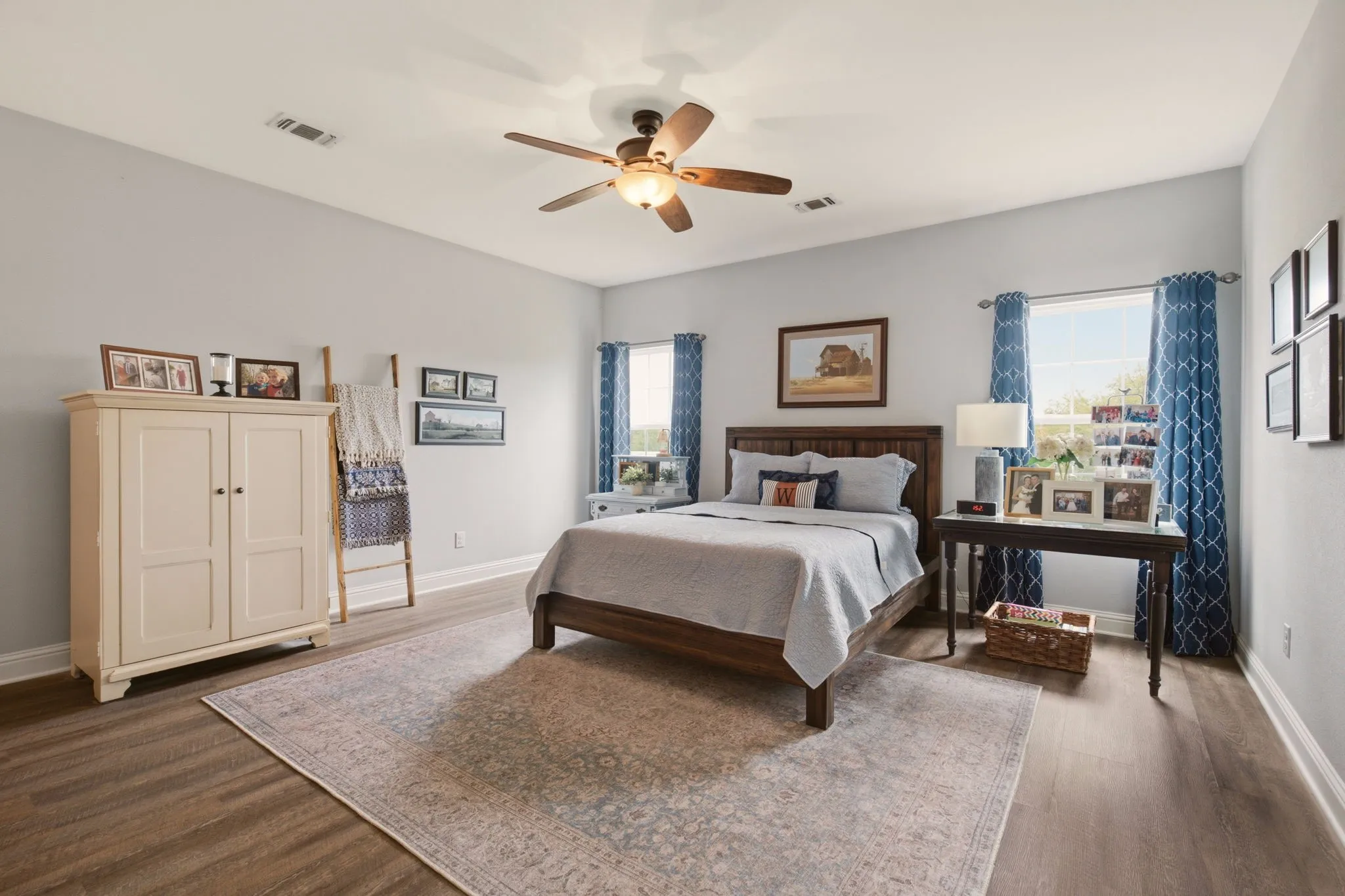 Single Family Residence For Sale in Grayson County , 131 Whispering Winds Drive, Gunter, Texas 75058, 3 Bedroom, 2 Bathroom, 3 Garage spaces, 2,533 Sqft, built in 2016, mls#21330846, Real Estate Agent in Gunter, Homes For Sale in Grayson county, Homes For Sale in Gunter, Realtor in Gunter Texas, Real Estate Brokerage Independent Realty Texas, Luminita Cordes Realtor