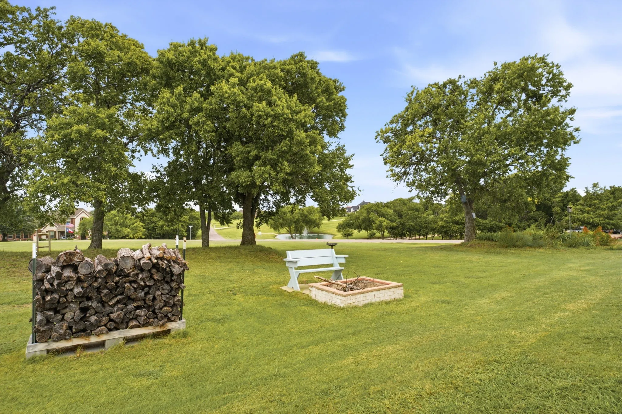 Single Family Residence For Sale in Grayson County , 131 Whispering Winds Drive, Gunter, Texas 75058, 3 Bedroom, 2 Bathroom, 3 Garage spaces, 2,533 Sqft, built in 2016, mls#21330846, Real Estate Agent in Gunter, Homes For Sale in Grayson county, Homes For Sale in Gunter, Realtor in Gunter Texas, Real Estate Brokerage Independent Realty Texas, Luminita Cordes Realtor