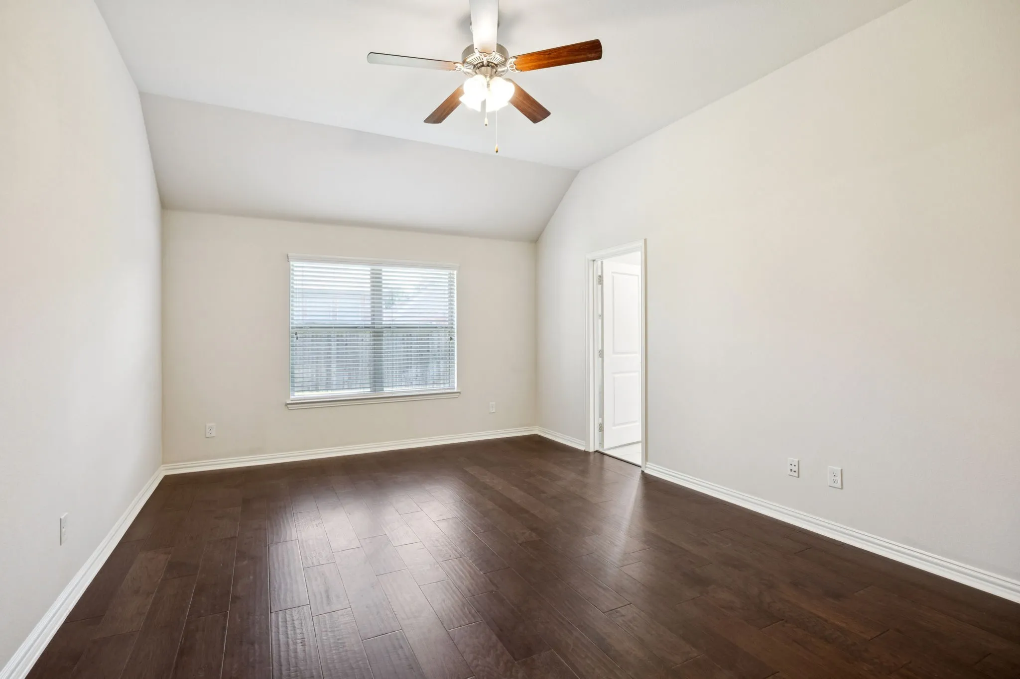 Single Family Residence For Rent in Collin County , 2317 Houston Drive, Melissa, Texas 75454, 3 Bedroom, 2 Bathroom, 2 Garage spaces, 2,013 Sqft, built in 2017, mls#21334209, Real Estate Agent in Melissa, Homes For Rent in Collin county, Homes For Rent in Melissa, Realtor in Melissa Texas, Real Estate Brokerage Independent Realty Texas, Luminita Cordes Realtor