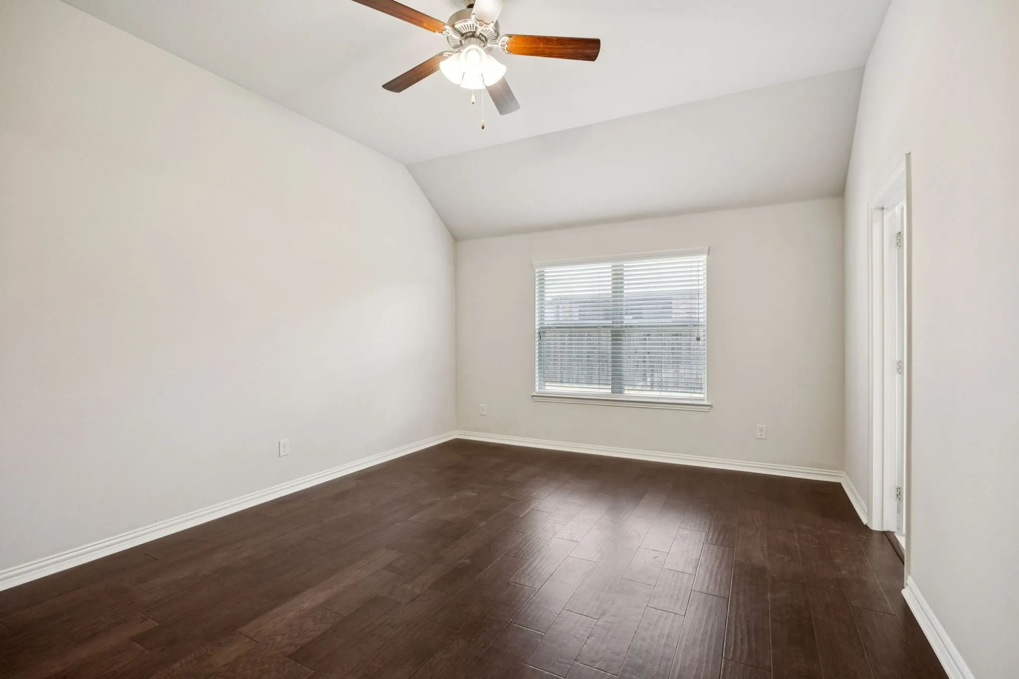 Single Family Residence For Rent in Collin County , 2317 Houston Drive, Melissa, Texas 75454, 3 Bedroom, 2 Bathroom, 2 Garage spaces, 2,013 Sqft, built in 2017, mls#21334209, Real Estate Agent in Melissa, Homes For Rent in Collin county, Homes For Rent in Melissa, Realtor in Melissa Texas, Real Estate Brokerage Independent Realty Texas, Luminita Cordes Realtor