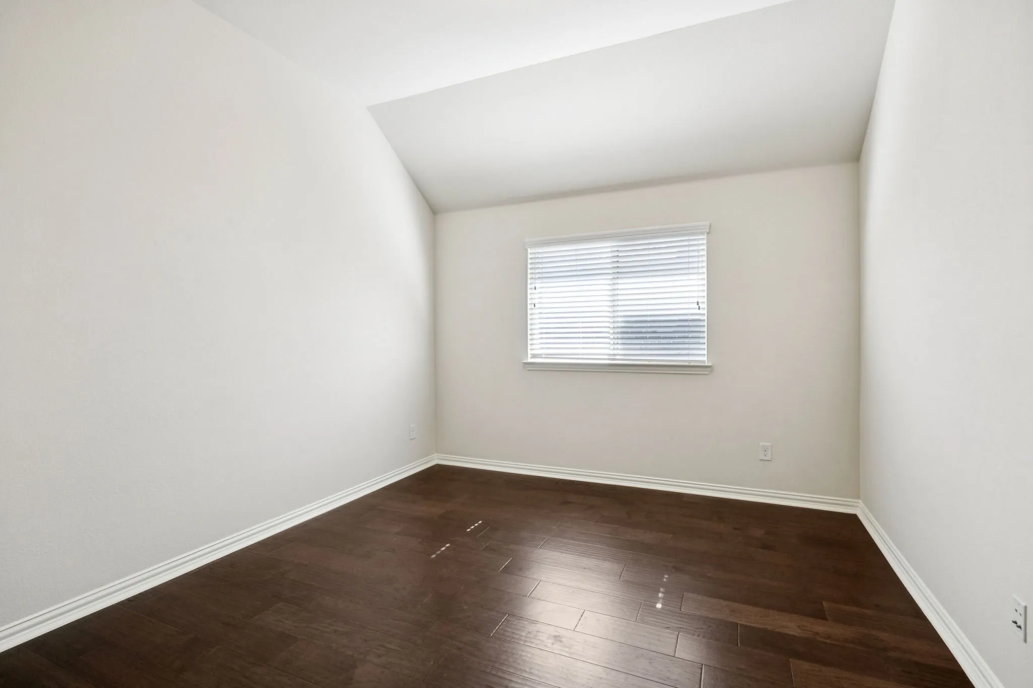 Single Family Residence For Rent in Collin County , 2317 Houston Drive, Melissa, Texas 75454, 3 Bedroom, 2 Bathroom, 2 Garage spaces, 2,013 Sqft, built in 2017, mls#21334209, Real Estate Agent in Melissa, Homes For Rent in Collin county, Homes For Rent in Melissa, Realtor in Melissa Texas, Real Estate Brokerage Independent Realty Texas, Luminita Cordes Realtor