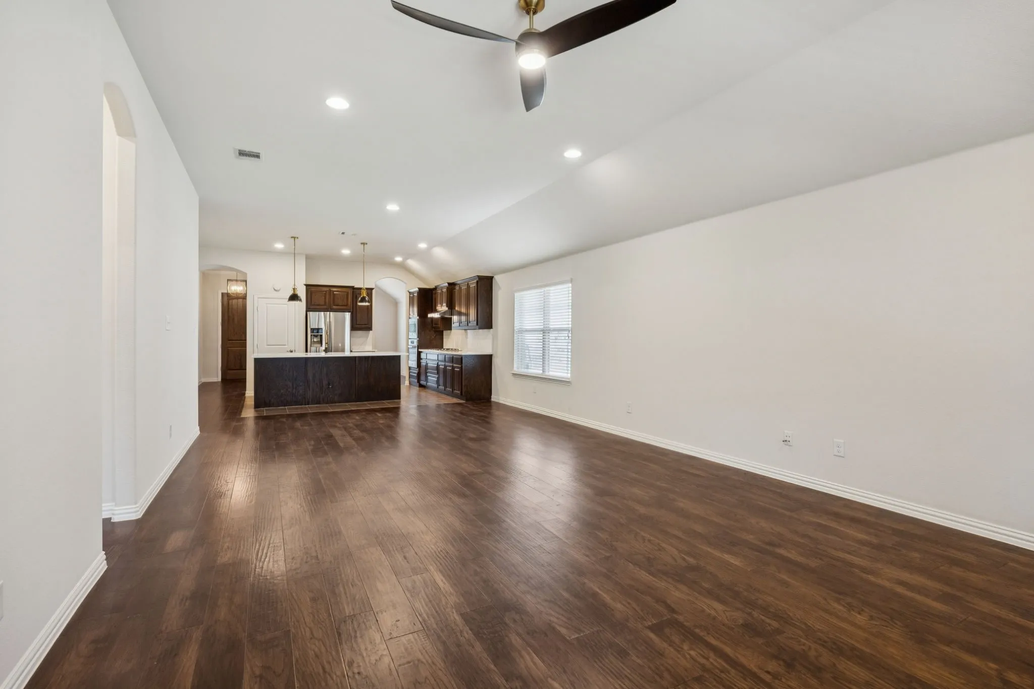 Single Family Residence For Rent in Collin County , 2317 Houston Drive, Melissa, Texas 75454, 3 Bedroom, 2 Bathroom, 2 Garage spaces, 2,013 Sqft, built in 2017, mls#21334209, Real Estate Agent in Melissa, Homes For Rent in Collin county, Homes For Rent in Melissa, Realtor in Melissa Texas, Real Estate Brokerage Independent Realty Texas, Luminita Cordes Realtor