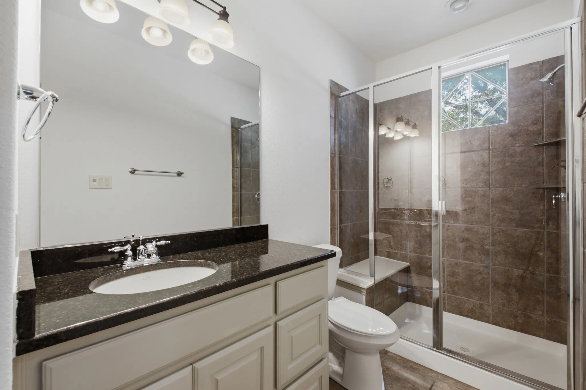 Single Family Residence For Rent in Collin County , 11907 Bamberg Lane, Frisco, Texas 75035, 5 Bedroom, 4 Bathroom, 3 Garage spaces, 4,105 Sqft, built in 2007, mls#21336171, Real Estate Agent in Frisco, Homes For Rent in Collin county, Homes For Rent in Frisco, Realtor in Frisco Texas, Real Estate Brokerage Independent Realty Texas, Luminita Cordes Realtor