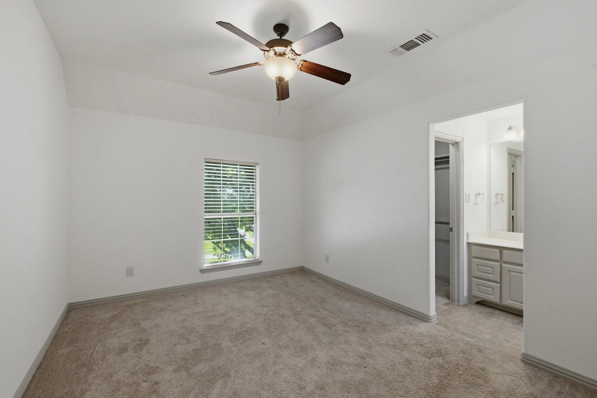 Single Family Residence For Rent in Collin County , 11907 Bamberg Lane, Frisco, Texas 75035, 5 Bedroom, 4 Bathroom, 3 Garage spaces, 4,105 Sqft, built in 2007, mls#21336171, Real Estate Agent in Frisco, Homes For Rent in Collin county, Homes For Rent in Frisco, Realtor in Frisco Texas, Real Estate Brokerage Independent Realty Texas, Luminita Cordes Realtor