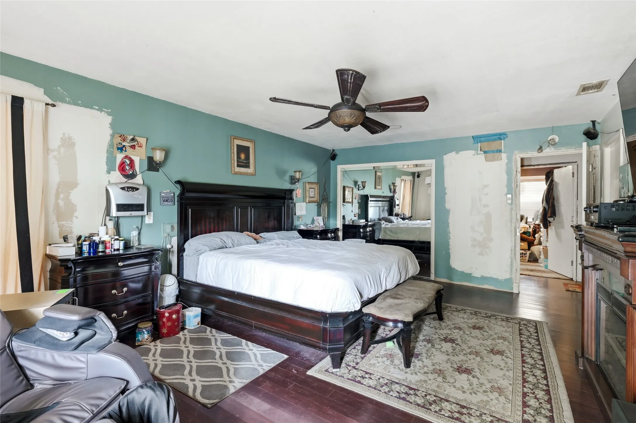 Single Family Residence For Sale in Grayson County , 105 Texoma Terrace Road, Denison, Texas 75020, 5 Bedrooms, 5 Bathrooms, 1 Garage spaces, 5,000 Sqft, built in 1957, Price $299,000, mls#21326264, Real Estate Agent in Denison, Homes For Sale in Grayson county, Homes For Sale in Denison, Realtor in Denison Texas, Real Estate Brokerage Independent Realty Texas, Luminita Cordes Realtor