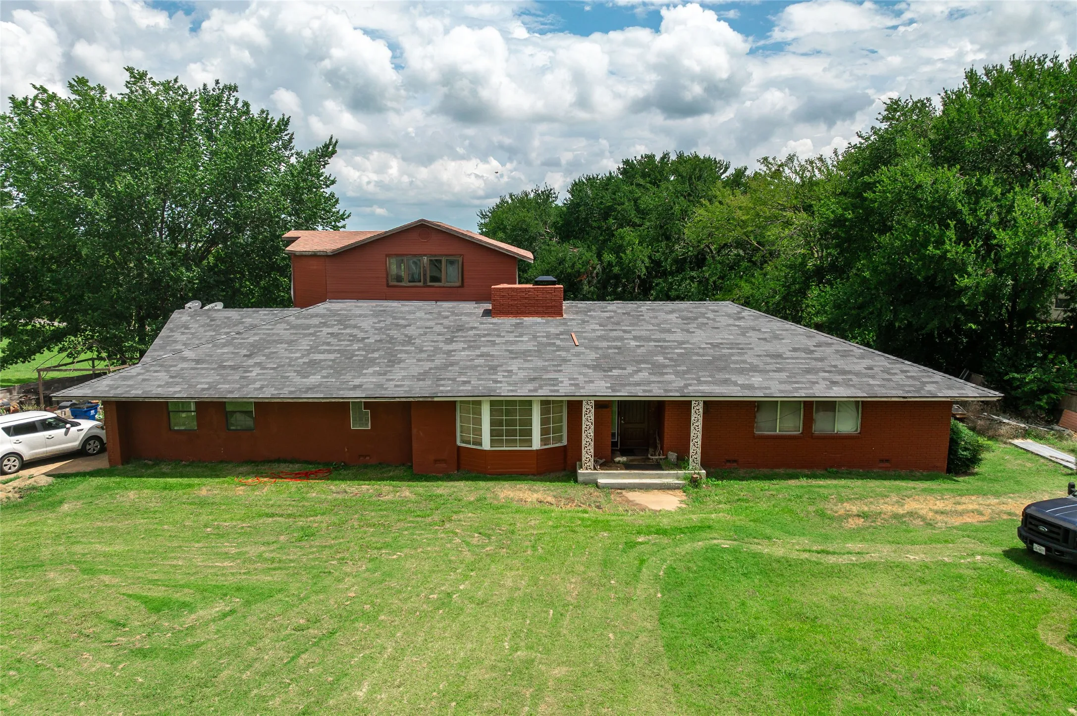 Single Family Residence For Sale in Grayson County , 105 Texoma Terrace Road, Denison, Texas 75020, 5 Bedrooms, 5 Bathrooms, 1 Garage spaces, 5,000 Sqft, built in 1957, Price $299,000, mls#21326264, Real Estate Agent in Denison, Homes For Sale in Grayson county, Homes For Sale in Denison, Realtor in Denison Texas, Real Estate Brokerage Independent Realty Texas, Luminita Cordes Realtor