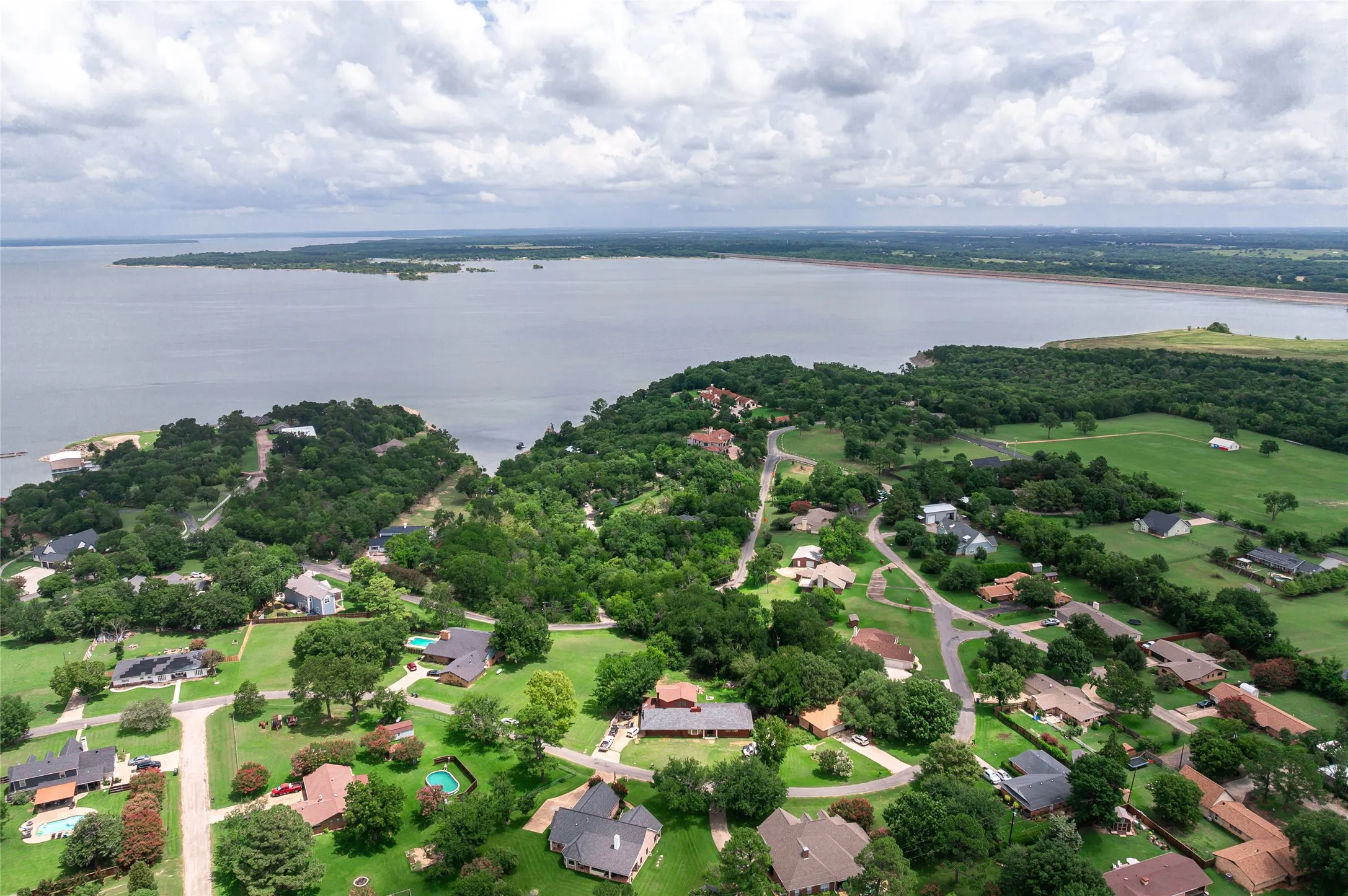 Single Family Residence For Sale in Grayson County , 105 Texoma Terrace Road, Denison, Texas 75020, 5 Bedrooms, 5 Bathrooms, 1 Garage spaces, 5,000 Sqft, built in 1957, Price $299,000, mls#21326264, Real Estate Agent in Denison, Homes For Sale in Grayson county, Homes For Sale in Denison, Realtor in Denison Texas, Real Estate Brokerage Independent Realty Texas, Luminita Cordes Realtor