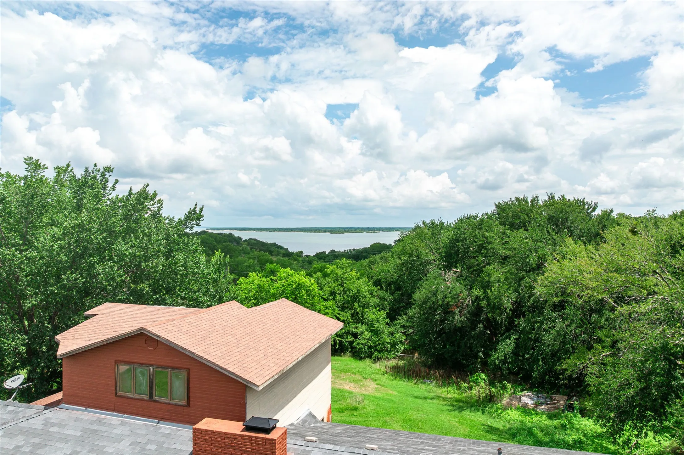 Single Family Residence For Sale in Grayson County , 105 Texoma Terrace Road, Denison, Texas 75020, 5 Bedrooms, 5 Bathrooms, 1 Garage spaces, 5,000 Sqft, built in 1957, Price $299,000, mls#21326264, Real Estate Agent in Denison, Homes For Sale in Grayson county, Homes For Sale in Denison, Realtor in Denison Texas, Real Estate Brokerage Independent Realty Texas, Luminita Cordes Realtor