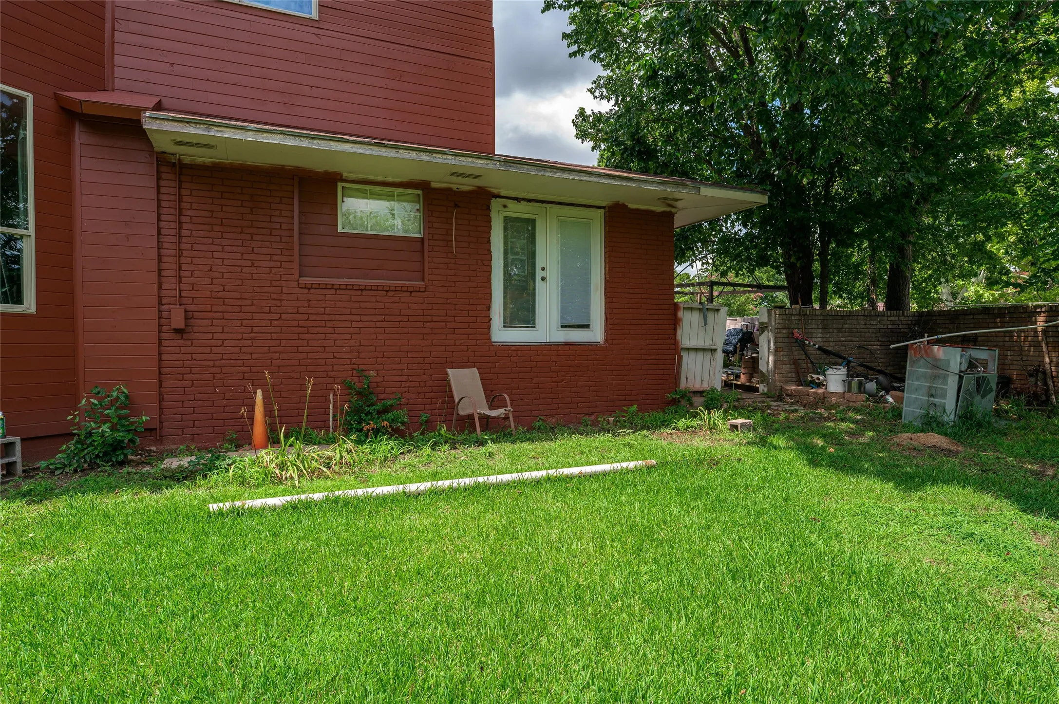 Single Family Residence For Sale in Grayson County , 105 Texoma Terrace Road, Denison, Texas 75020, 5 Bedrooms, 5 Bathrooms, 1 Garage spaces, 5,000 Sqft, built in 1957, Price $299,000, mls#21326264, Real Estate Agent in Denison, Homes For Sale in Grayson county, Homes For Sale in Denison, Realtor in Denison Texas, Real Estate Brokerage Independent Realty Texas, Luminita Cordes Realtor