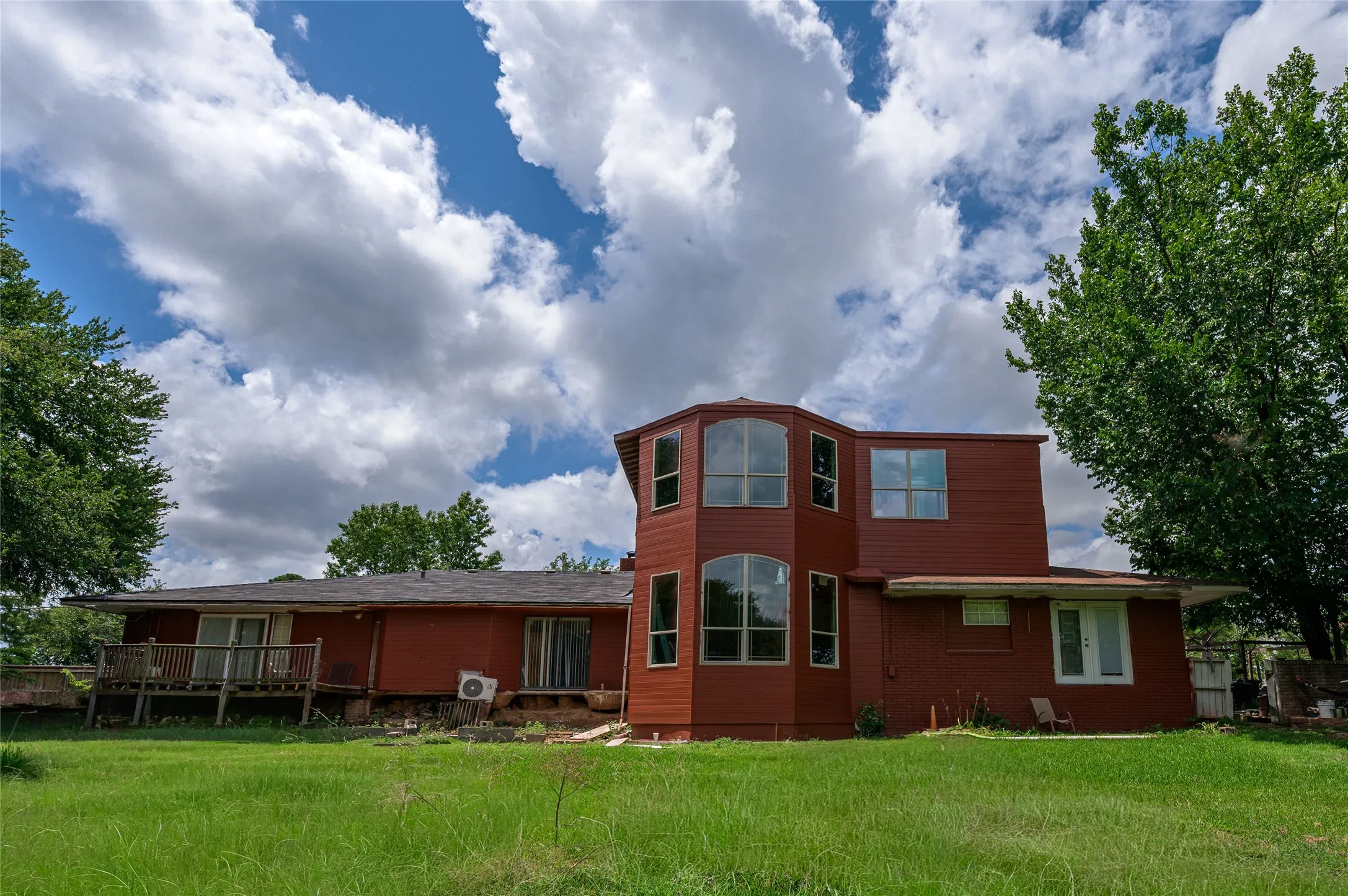 Single Family Residence For Sale in Grayson County , 105 Texoma Terrace Road, Denison, Texas 75020, 5 Bedrooms, 5 Bathrooms, 1 Garage spaces, 5,000 Sqft, built in 1957, Price $299,000, mls#21326264, Real Estate Agent in Denison, Homes For Sale in Grayson county, Homes For Sale in Denison, Realtor in Denison Texas, Real Estate Brokerage Independent Realty Texas, Luminita Cordes Realtor