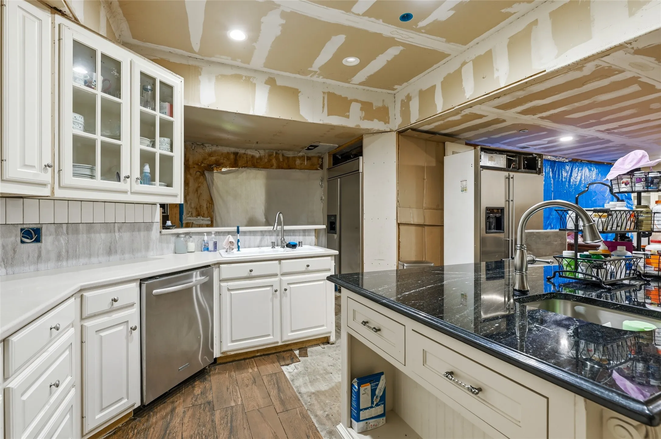 Single Family Residence For Sale in Grayson County , 105 Texoma Terrace Road, Denison, Texas 75020, 5 Bedrooms, 5 Bathrooms, 1 Garage spaces, 5,000 Sqft, built in 1957, Price $299,000, mls#21326264, Real Estate Agent in Denison, Homes For Sale in Grayson county, Homes For Sale in Denison, Realtor in Denison Texas, Real Estate Brokerage Independent Realty Texas, Luminita Cordes Realtor