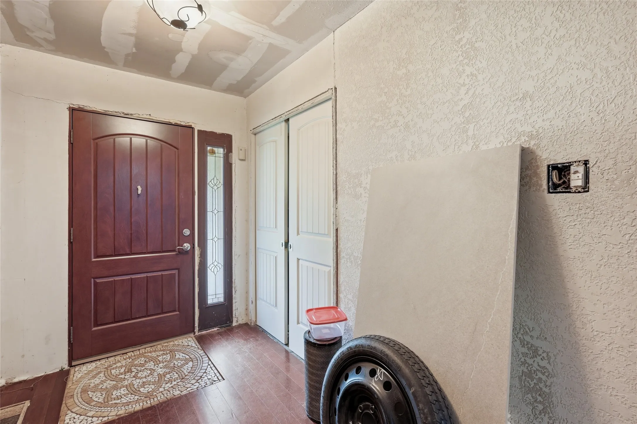 Single Family Residence For Sale in Grayson County , 105 Texoma Terrace Road, Denison, Texas 75020, 5 Bedrooms, 5 Bathrooms, 1 Garage spaces, 5,000 Sqft, built in 1957, Price $299,000, mls#21326264, Real Estate Agent in Denison, Homes For Sale in Grayson county, Homes For Sale in Denison, Realtor in Denison Texas, Real Estate Brokerage Independent Realty Texas, Luminita Cordes Realtor