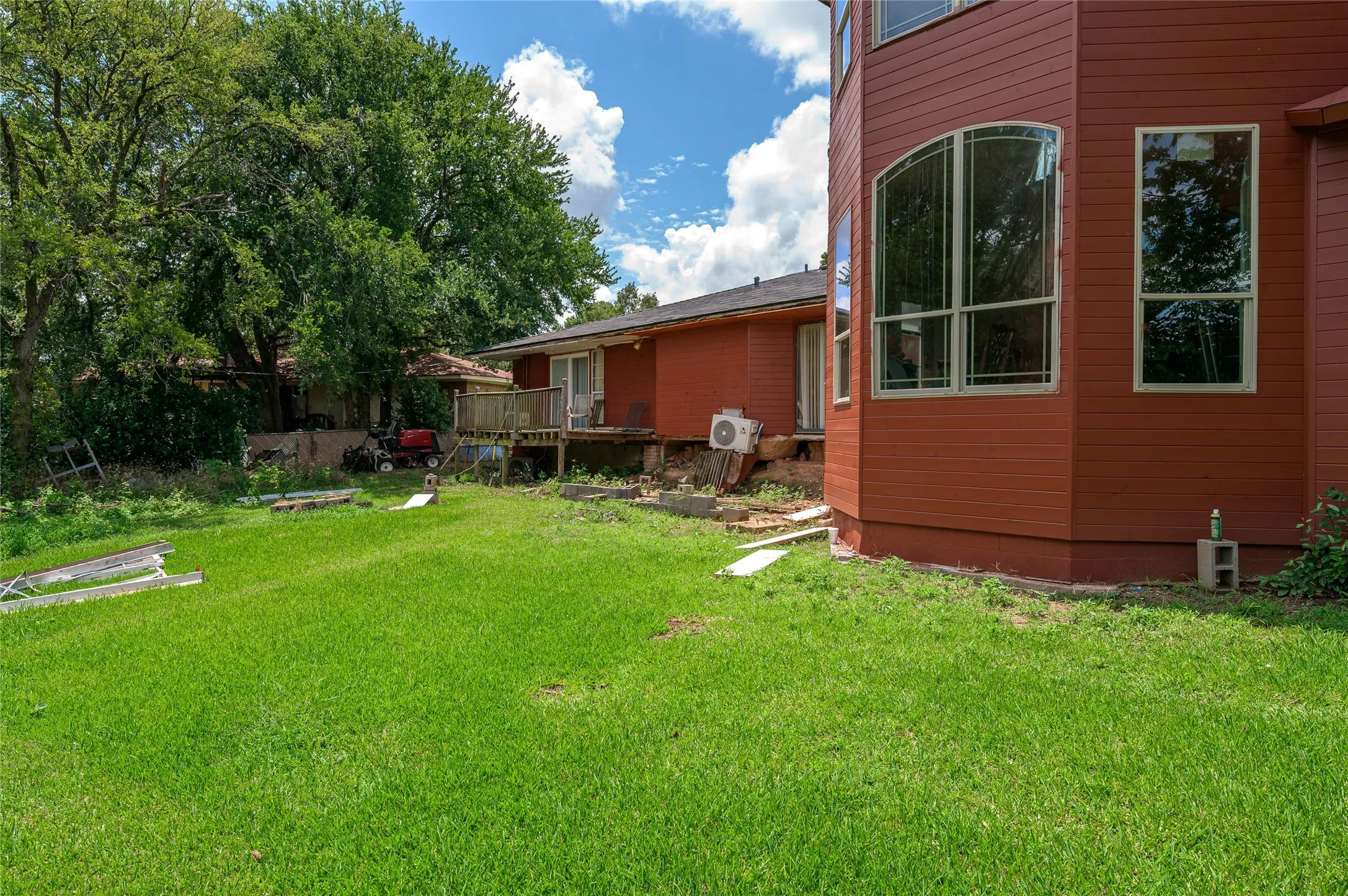 Single Family Residence For Sale in Grayson County , 105 Texoma Terrace Road, Denison, Texas 75020, 5 Bedrooms, 5 Bathrooms, 1 Garage spaces, 5,000 Sqft, built in 1957, Price $299,000, mls#21326264, Real Estate Agent in Denison, Homes For Sale in Grayson county, Homes For Sale in Denison, Realtor in Denison Texas, Real Estate Brokerage Independent Realty Texas, Luminita Cordes Realtor