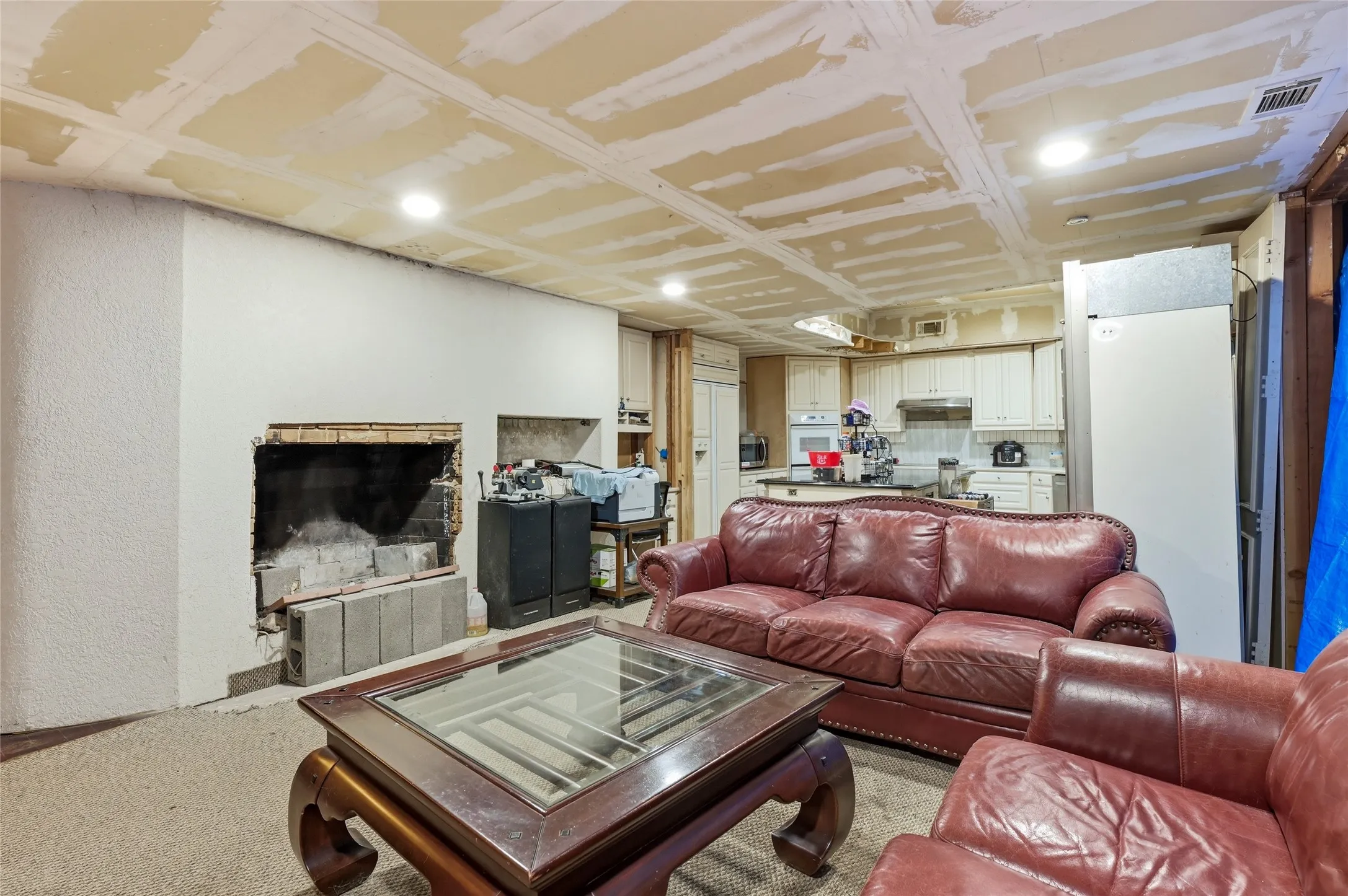 Single Family Residence For Sale in Grayson County , 105 Texoma Terrace Road, Denison, Texas 75020, 5 Bedrooms, 5 Bathrooms, 1 Garage spaces, 5,000 Sqft, built in 1957, Price $299,000, mls#21326264, Real Estate Agent in Denison, Homes For Sale in Grayson county, Homes For Sale in Denison, Realtor in Denison Texas, Real Estate Brokerage Independent Realty Texas, Luminita Cordes Realtor