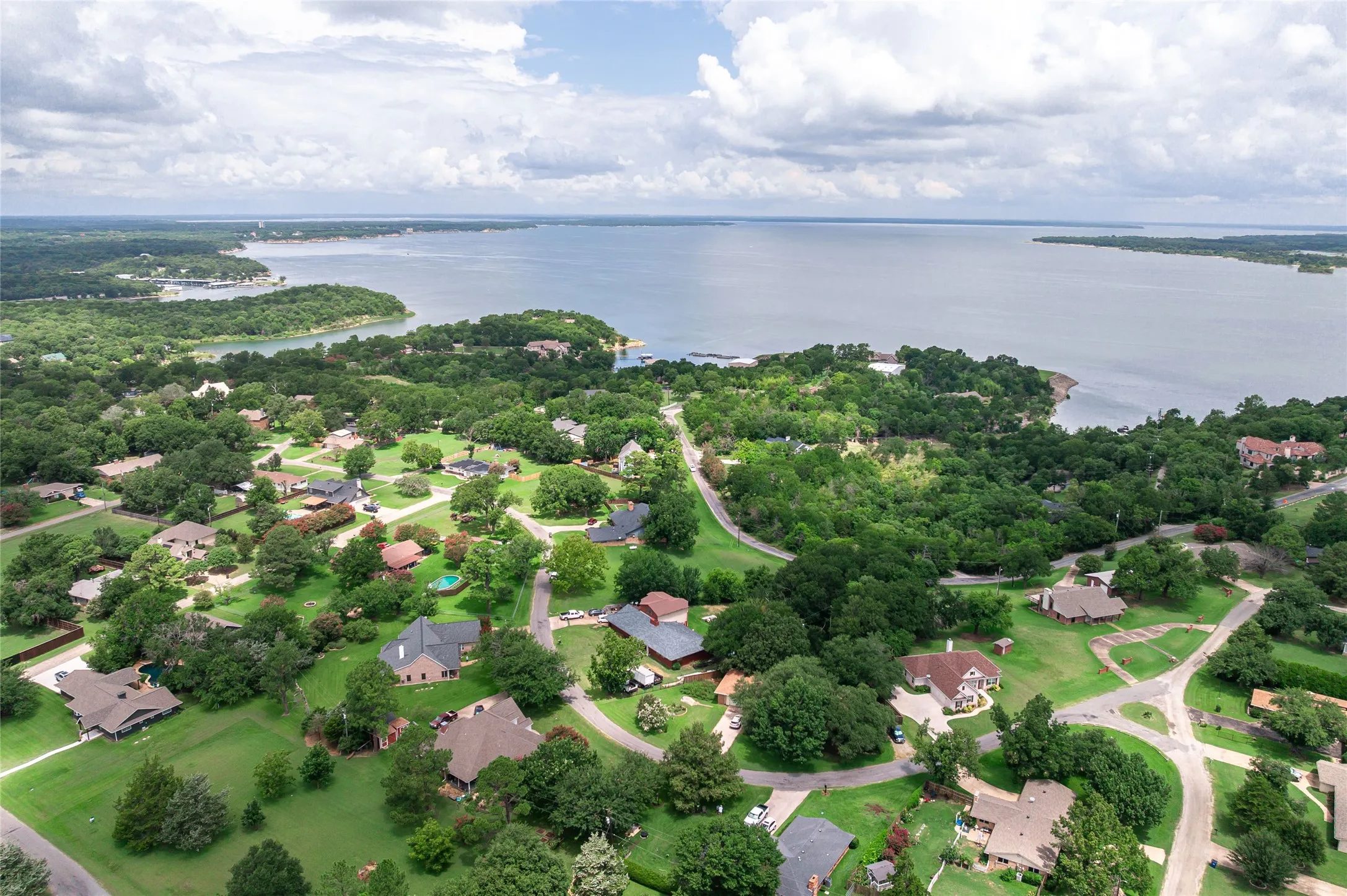 Single Family Residence For Sale in Grayson County , 105 Texoma Terrace Road, Denison, Texas 75020, 5 Bedrooms, 5 Bathrooms, 1 Garage spaces, 5,000 Sqft, built in 1957, Price $299,000, mls#21326264, Real Estate Agent in Denison, Homes For Sale in Grayson county, Homes For Sale in Denison, Realtor in Denison Texas, Real Estate Brokerage Independent Realty Texas, Luminita Cordes Realtor