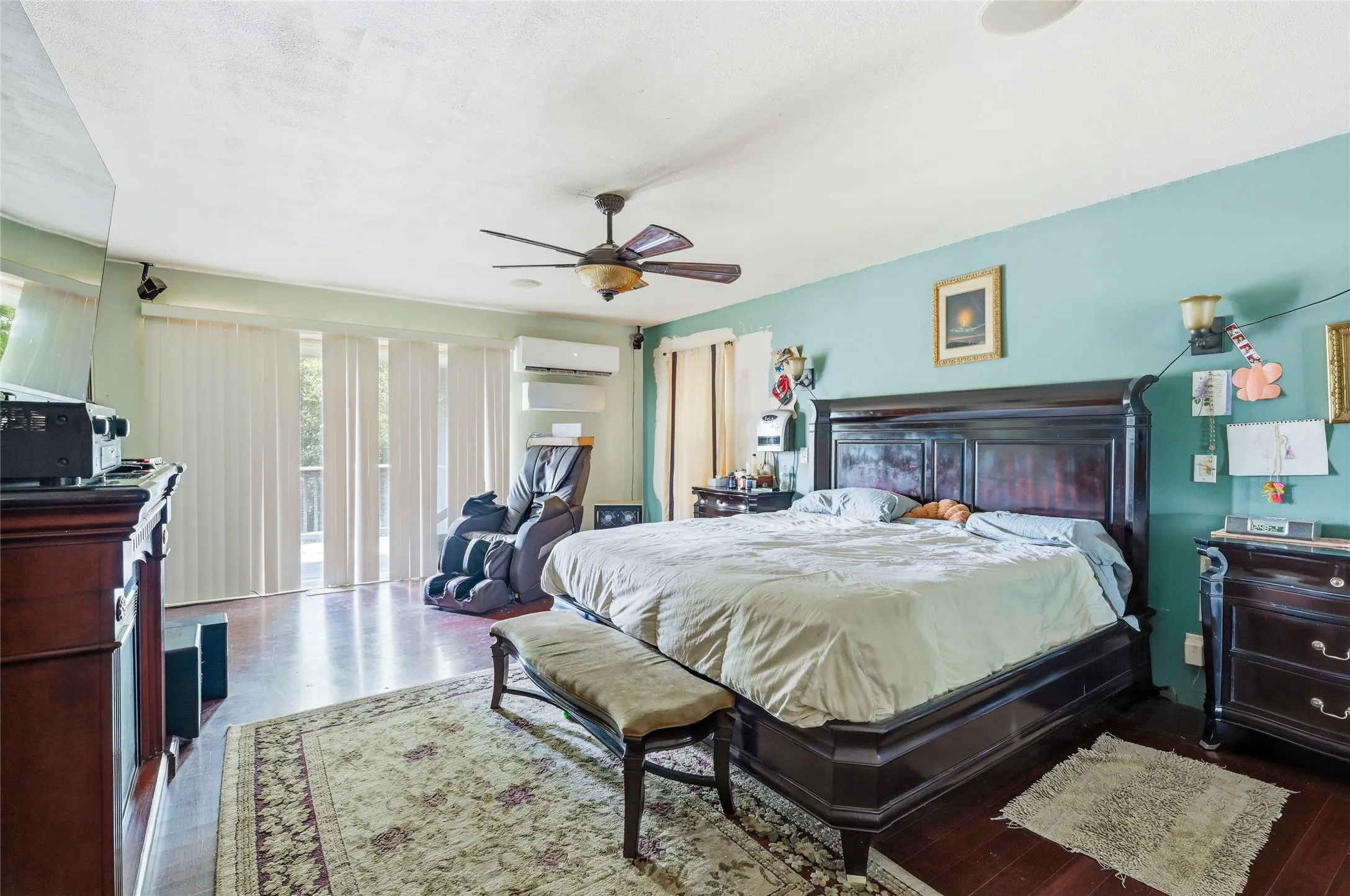 Single Family Residence For Sale in Grayson County , 105 Texoma Terrace Road, Denison, Texas 75020, 5 Bedrooms, 5 Bathrooms, 1 Garage spaces, 5,000 Sqft, built in 1957, Price $299,000, mls#21326264, Real Estate Agent in Denison, Homes For Sale in Grayson county, Homes For Sale in Denison, Realtor in Denison Texas, Real Estate Brokerage Independent Realty Texas, Luminita Cordes Realtor