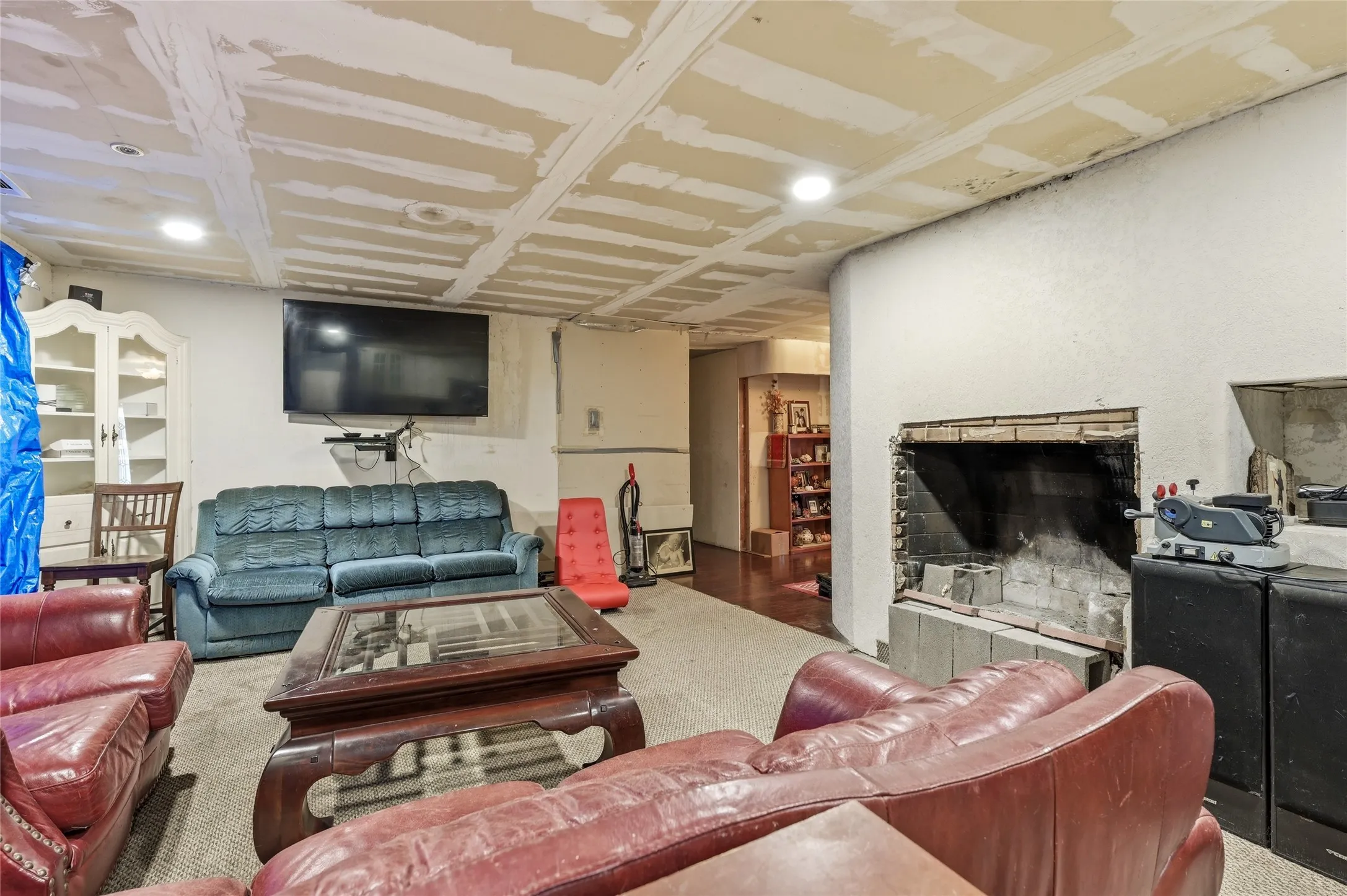 Single Family Residence For Sale in Grayson County , 105 Texoma Terrace Road, Denison, Texas 75020, 5 Bedrooms, 5 Bathrooms, 1 Garage spaces, 5,000 Sqft, built in 1957, Price $299,000, mls#21326264, Real Estate Agent in Denison, Homes For Sale in Grayson county, Homes For Sale in Denison, Realtor in Denison Texas, Real Estate Brokerage Independent Realty Texas, Luminita Cordes Realtor