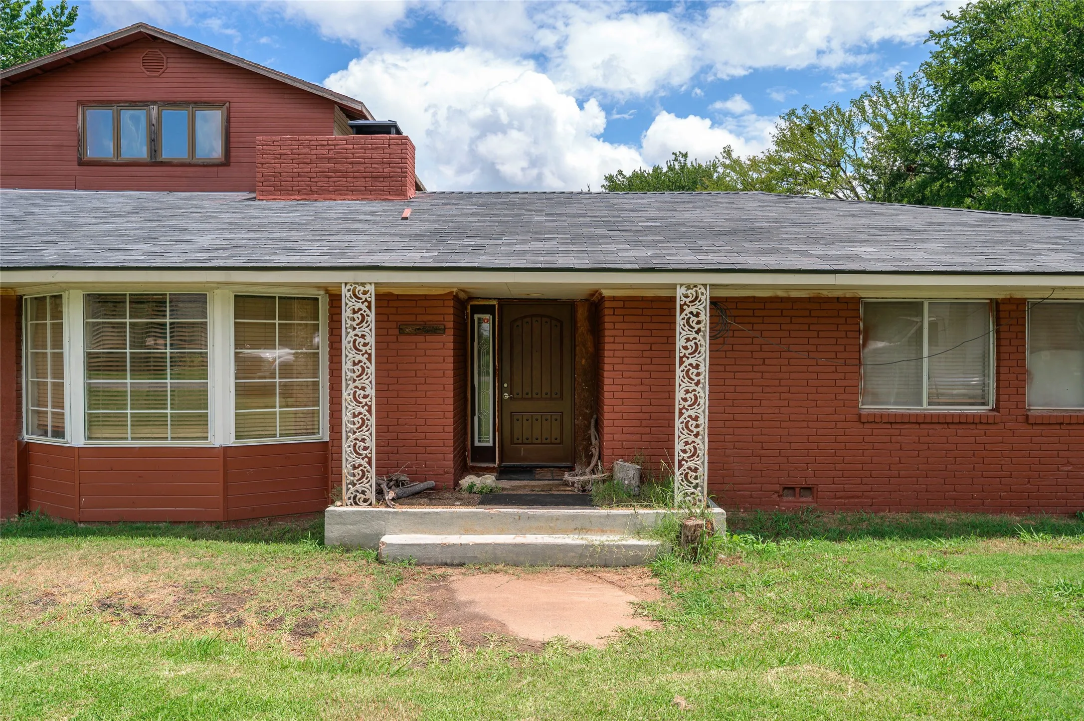 Single Family Residence For Sale in Grayson County , 105 Texoma Terrace Road, Denison, Texas 75020, 5 Bedrooms, 5 Bathrooms, 1 Garage spaces, 5,000 Sqft, built in 1957, Price $299,000, mls#21326264, Real Estate Agent in Denison, Homes For Sale in Grayson county, Homes For Sale in Denison, Realtor in Denison Texas, Real Estate Brokerage Independent Realty Texas, Luminita Cordes Realtor