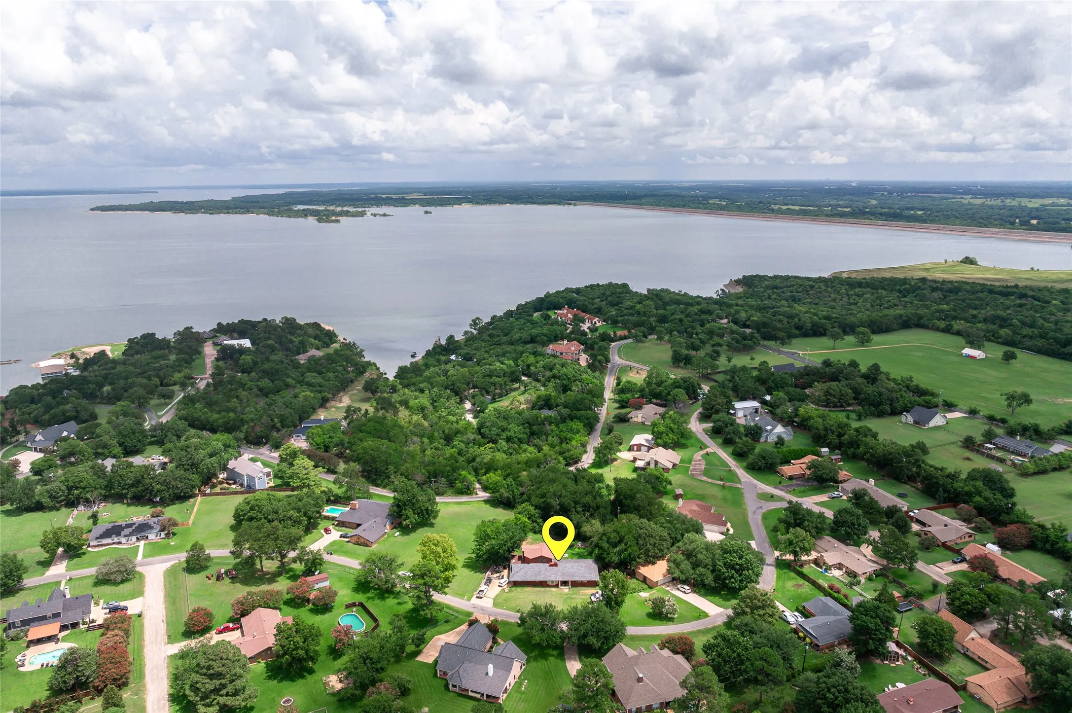 Single Family Residence For Sale in Grayson County , 105 Texoma Terrace Road, Denison, Texas 75020, 5 Bedrooms, 5 Bathrooms, 1 Garage spaces, 5,000 Sqft, built in 1957, Price $299,000, mls#21326264, Real Estate Agent in Denison, Homes For Sale in Grayson county, Homes For Sale in Denison, Realtor in Denison Texas, Real Estate Brokerage Independent Realty Texas, Luminita Cordes Realtor