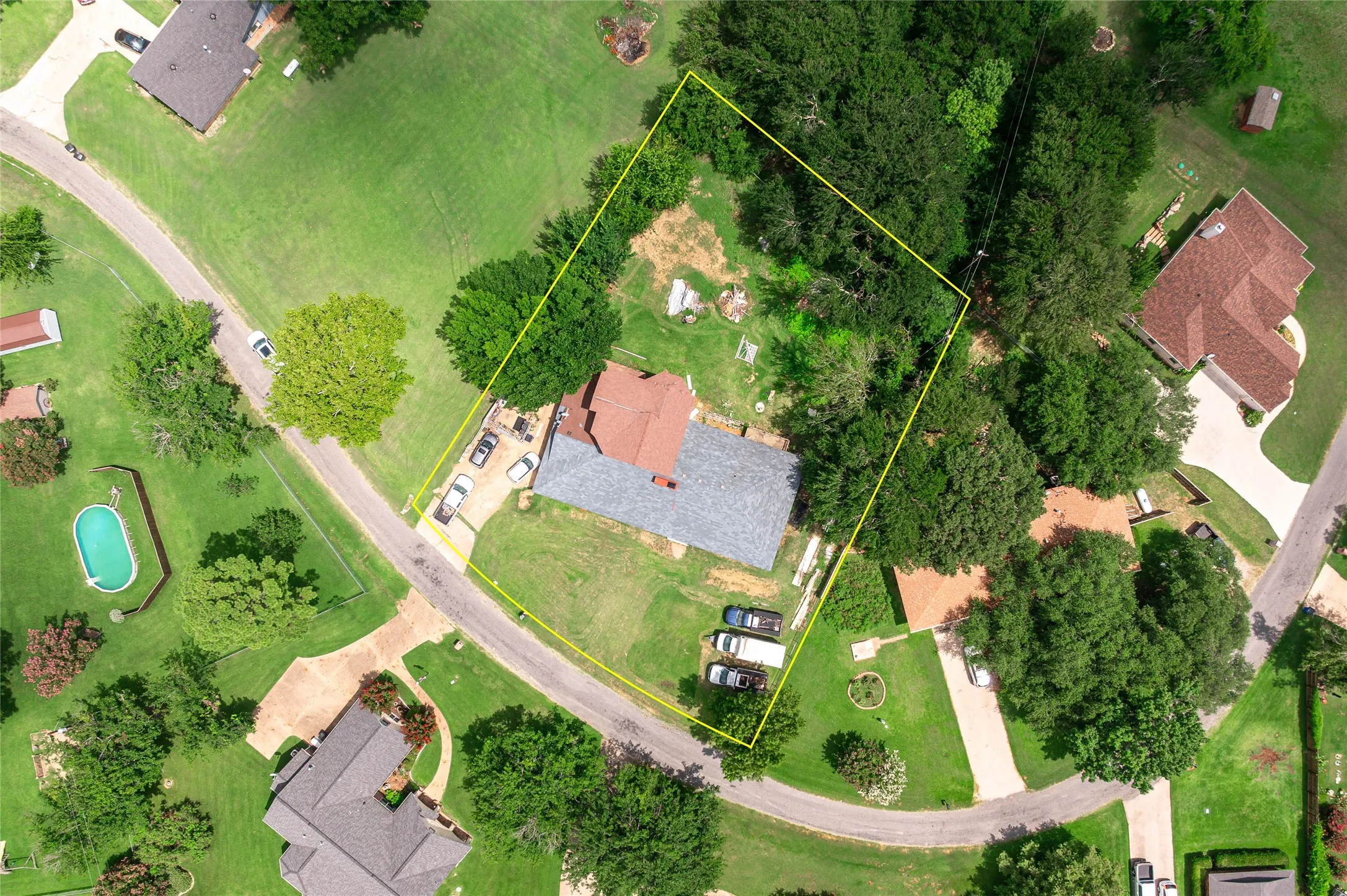 Single Family Residence For Sale in Grayson County , 105 Texoma Terrace Road, Denison, Texas 75020, 5 Bedrooms, 5 Bathrooms, 1 Garage spaces, 5,000 Sqft, built in 1957, Price $299,000, mls#21326264, Real Estate Agent in Denison, Homes For Sale in Grayson county, Homes For Sale in Denison, Realtor in Denison Texas, Real Estate Brokerage Independent Realty Texas, Luminita Cordes Realtor