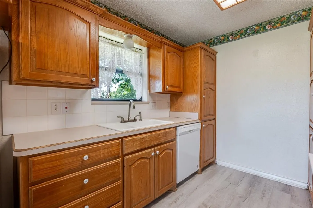 Great cabinet and storage space