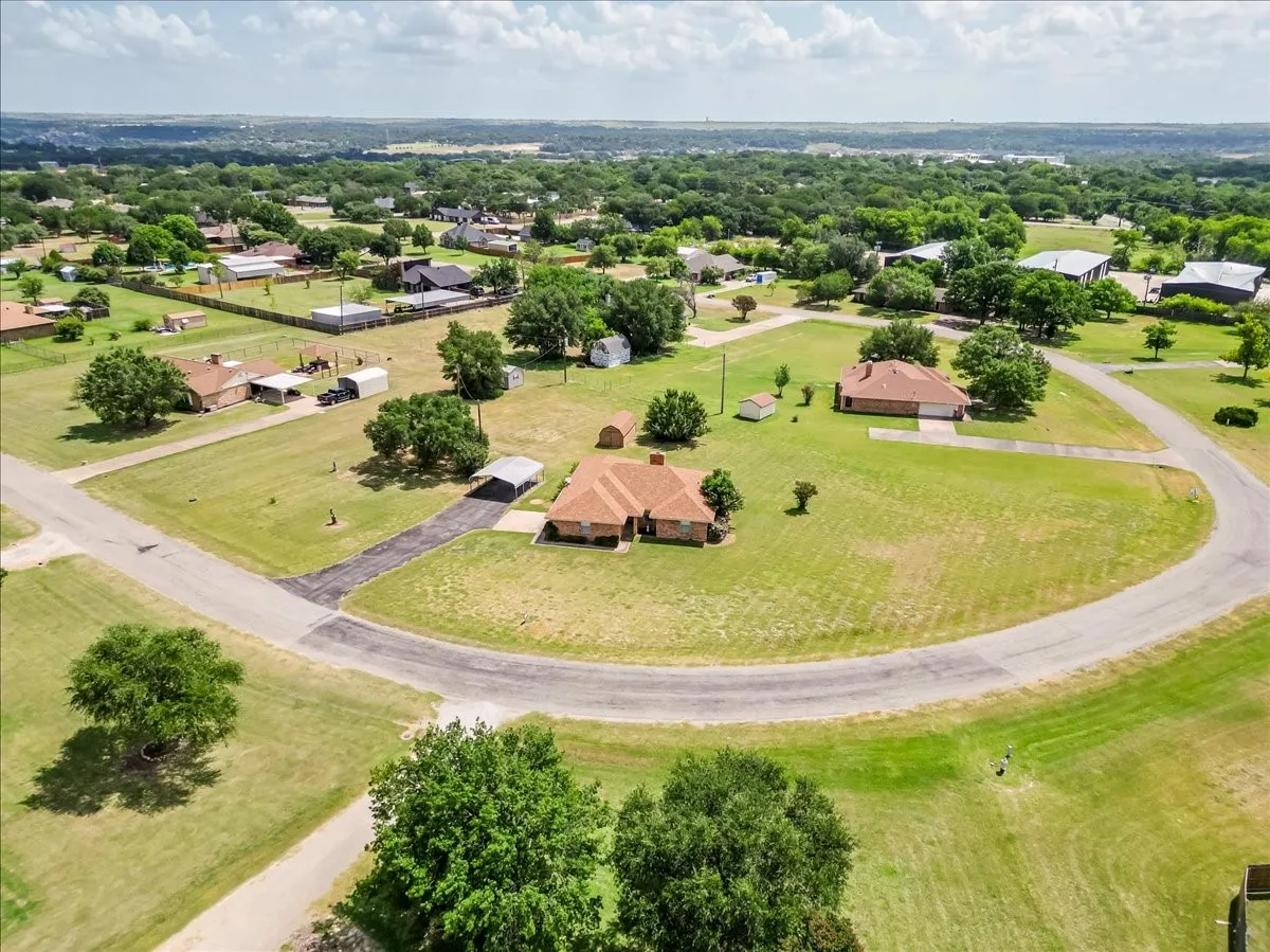 Single Family Residence For Sale in Parker County , 601 Deer Pond Drive, Willow Park, Texas 76087, 3 Bedroom, 2 Bathroom, Garage spaces, 1,865 Sqft, built in 1984, mls#21335874, Real Estate Agent in Willow Park, Homes For Sale in Parker county, Homes For Sale in Willow Park, Realtor in Willow Park Texas, Real Estate Brokerage Independent Realty Texas, Luminita Cordes Realtor