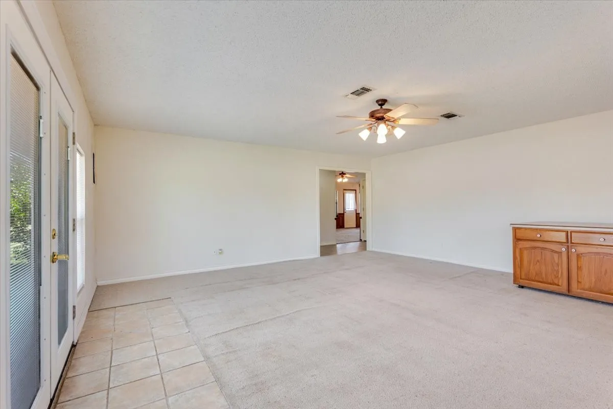 Light and bright room of approximately 400 sqft