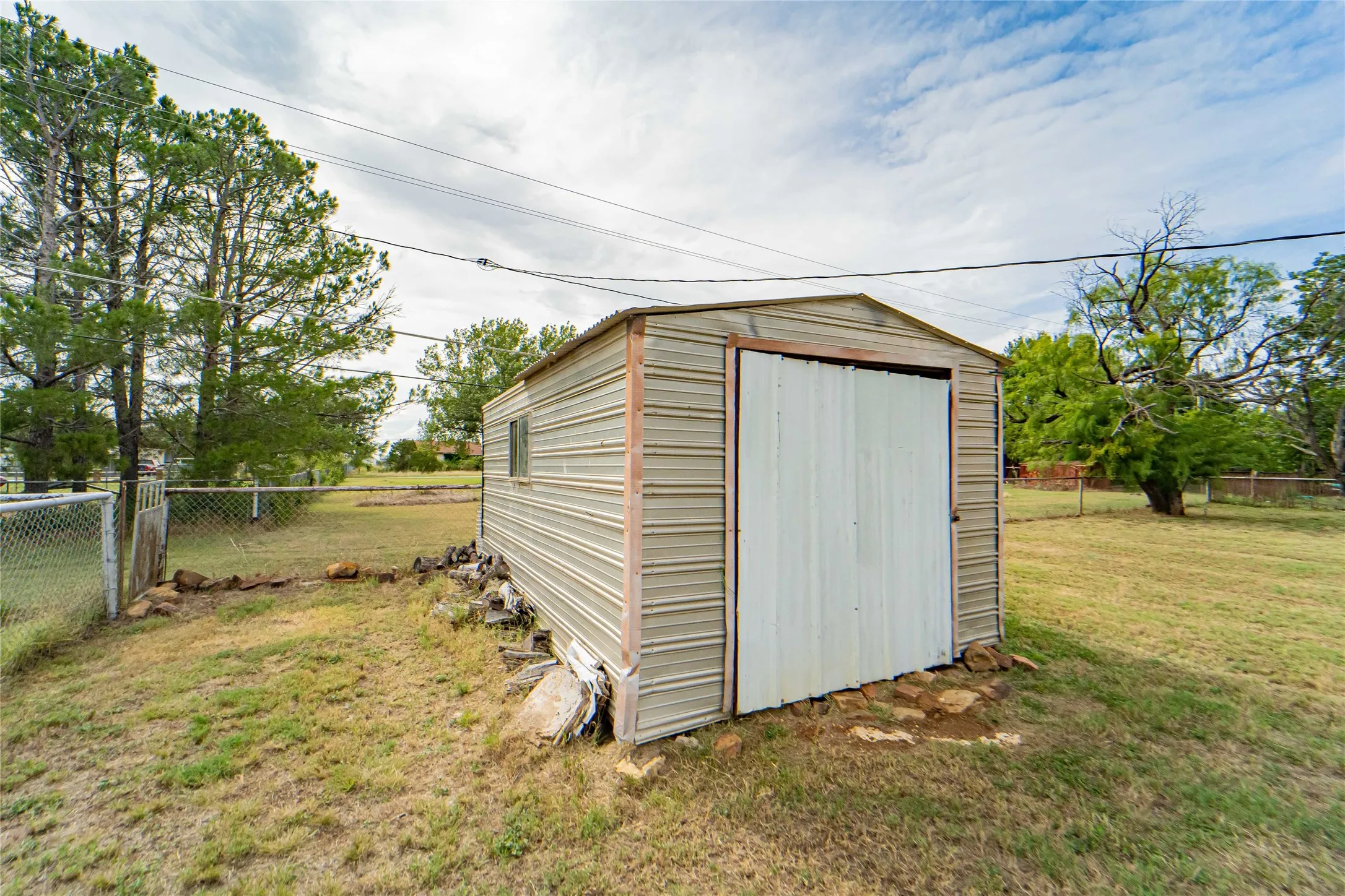 Single Family Residence For Sale in Stephens County , 87 Water District Road 214, Breckenridge, Texas 76424, 3 Bedroom, 2 Bathroom, Garage spaces, 1,200 Sqft, built in 1986, mls#21331381, Real Estate Agent in Breckenridge, Homes For Sale in Stephens county, Homes For Sale in Breckenridge, Realtor in Breckenridge Texas, Real Estate Brokerage Independent Realty Texas, Luminita Cordes Realtor