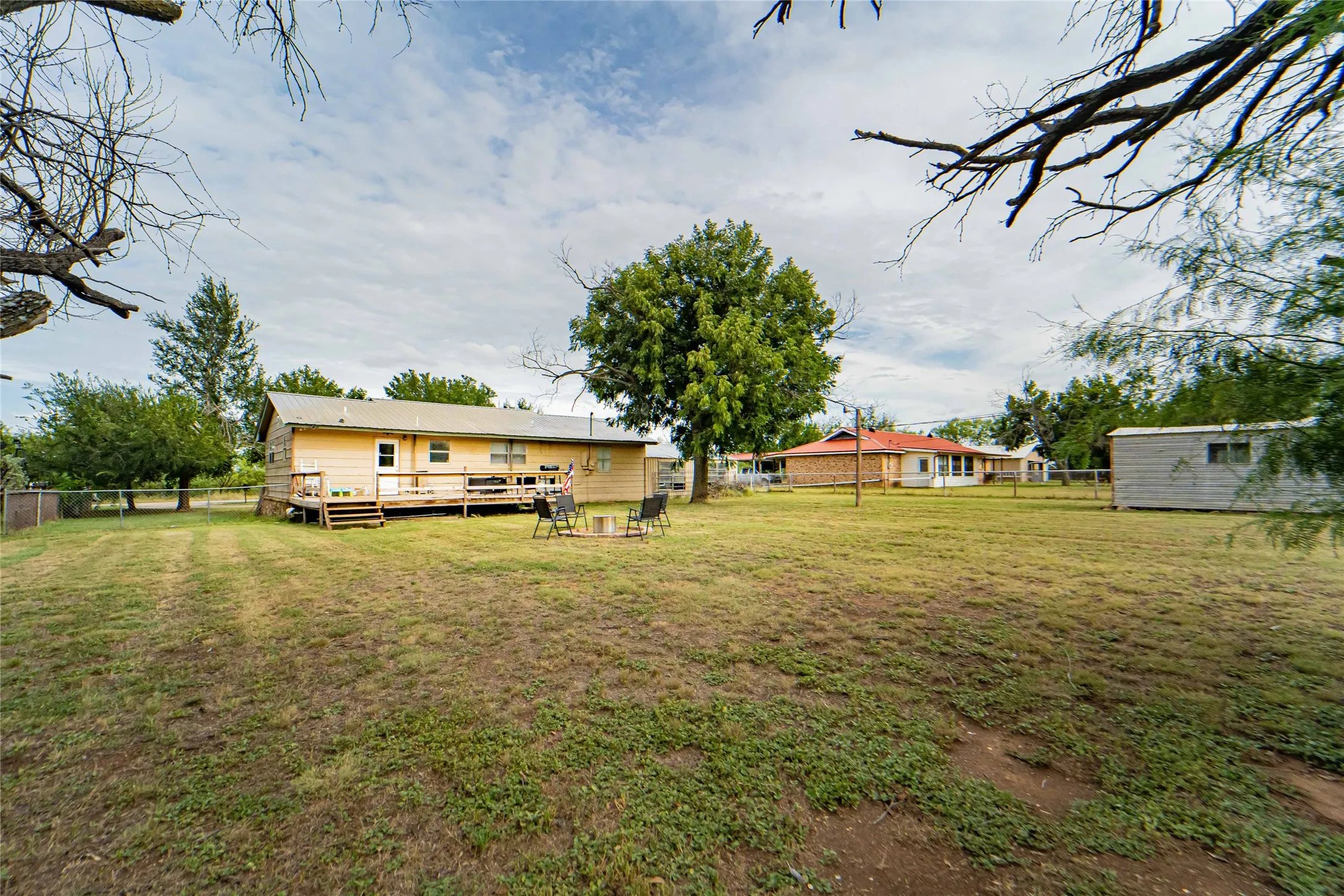 Single Family Residence For Sale in Stephens County , 87 Water District Road 214, Breckenridge, Texas 76424, 3 Bedroom, 2 Bathroom, Garage spaces, 1,200 Sqft, built in 1986, mls#21331381, Real Estate Agent in Breckenridge, Homes For Sale in Stephens county, Homes For Sale in Breckenridge, Realtor in Breckenridge Texas, Real Estate Brokerage Independent Realty Texas, Luminita Cordes Realtor