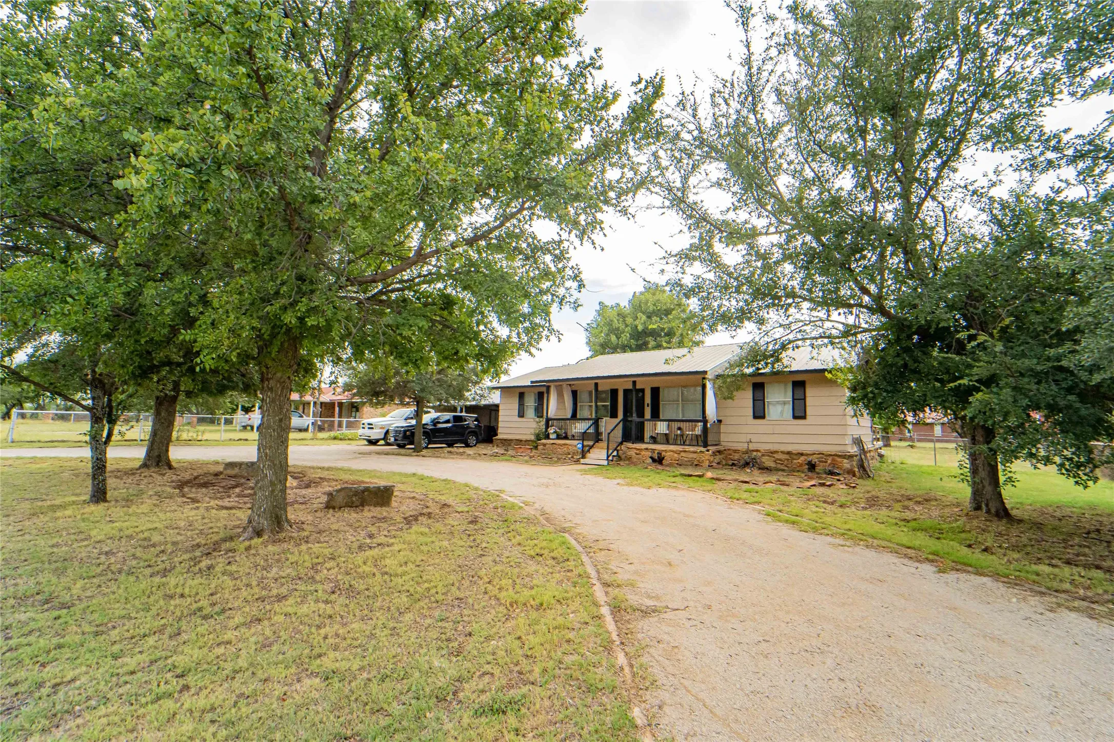 Single Family Residence For Sale in Stephens County , 87 Water District Road 214, Breckenridge, Texas 76424, 3 Bedroom, 2 Bathroom, Garage spaces, 1,200 Sqft, built in 1986, mls#21331381, Real Estate Agent in Breckenridge, Homes For Sale in Stephens county, Homes For Sale in Breckenridge, Realtor in Breckenridge Texas, Real Estate Brokerage Independent Realty Texas, Luminita Cordes Realtor