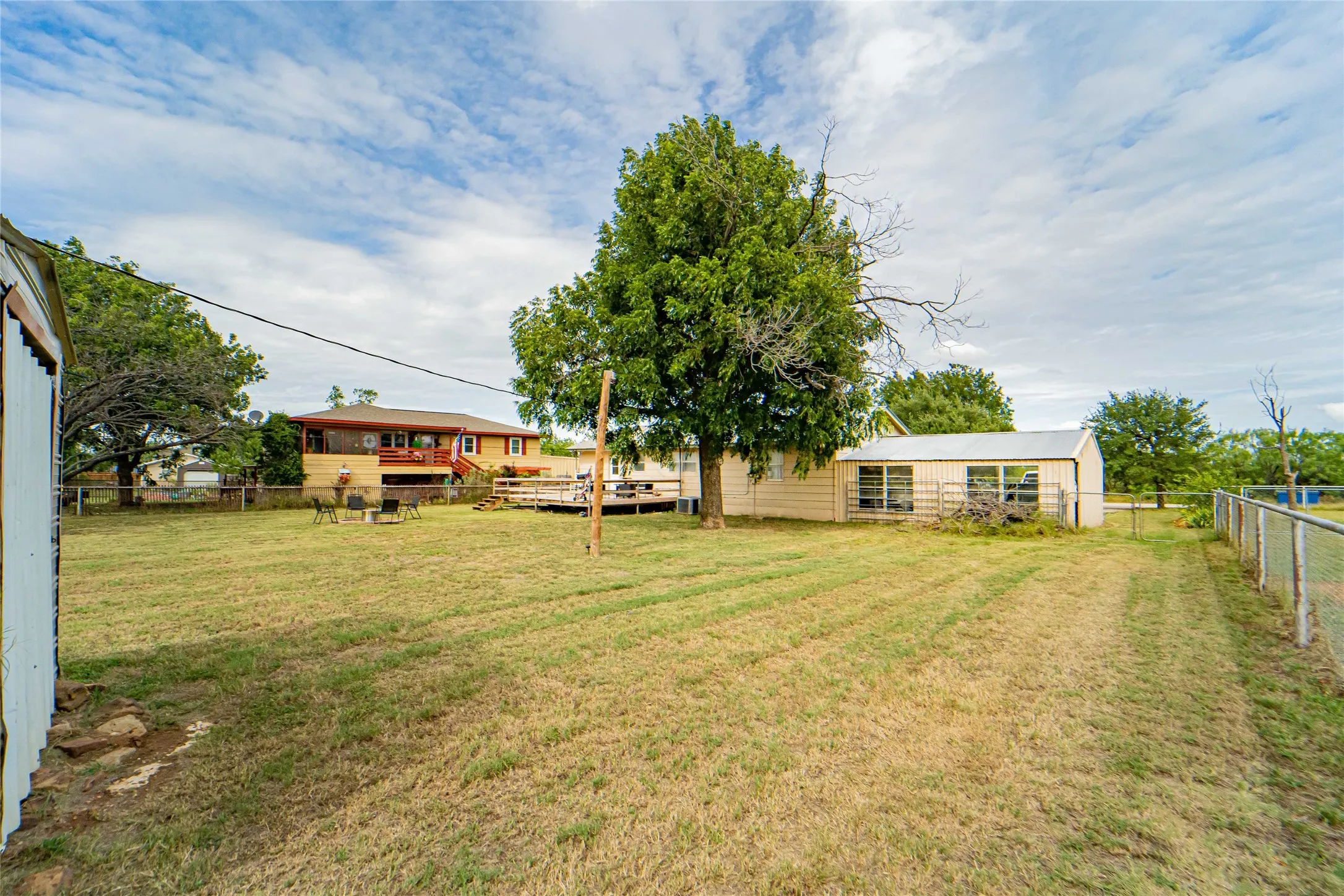 Single Family Residence For Sale in Stephens County , 87 Water District Road 214, Breckenridge, Texas 76424, 3 Bedroom, 2 Bathroom, Garage spaces, 1,200 Sqft, built in 1986, mls#21331381, Real Estate Agent in Breckenridge, Homes For Sale in Stephens county, Homes For Sale in Breckenridge, Realtor in Breckenridge Texas, Real Estate Brokerage Independent Realty Texas, Luminita Cordes Realtor