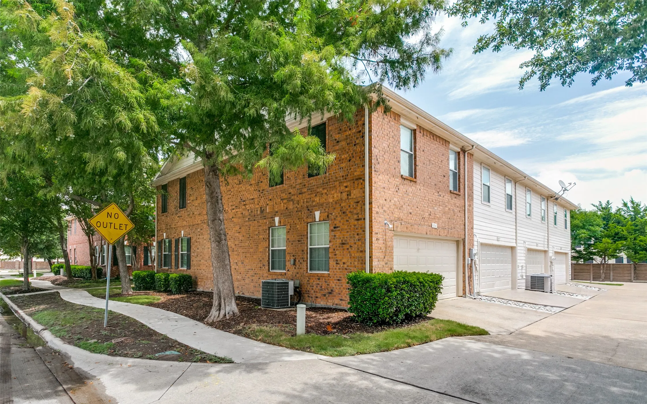 Townhouse For Sale in Collin County , 3033 Stone Forest Circle, Mc Kinney, Texas 75070, 2 Bedroom, 2 Bathroom, 2 Garage spaces, 1,234 Sqft, built in 2005, mls#21330709, Real Estate Agent in Mc Kinney, Homes For Sale in Collin county, Homes For Sale in Mc Kinney, Realtor in Mc Kinney Texas, Real Estate Brokerage Independent Realty Texas, Luminita Cordes Realtor