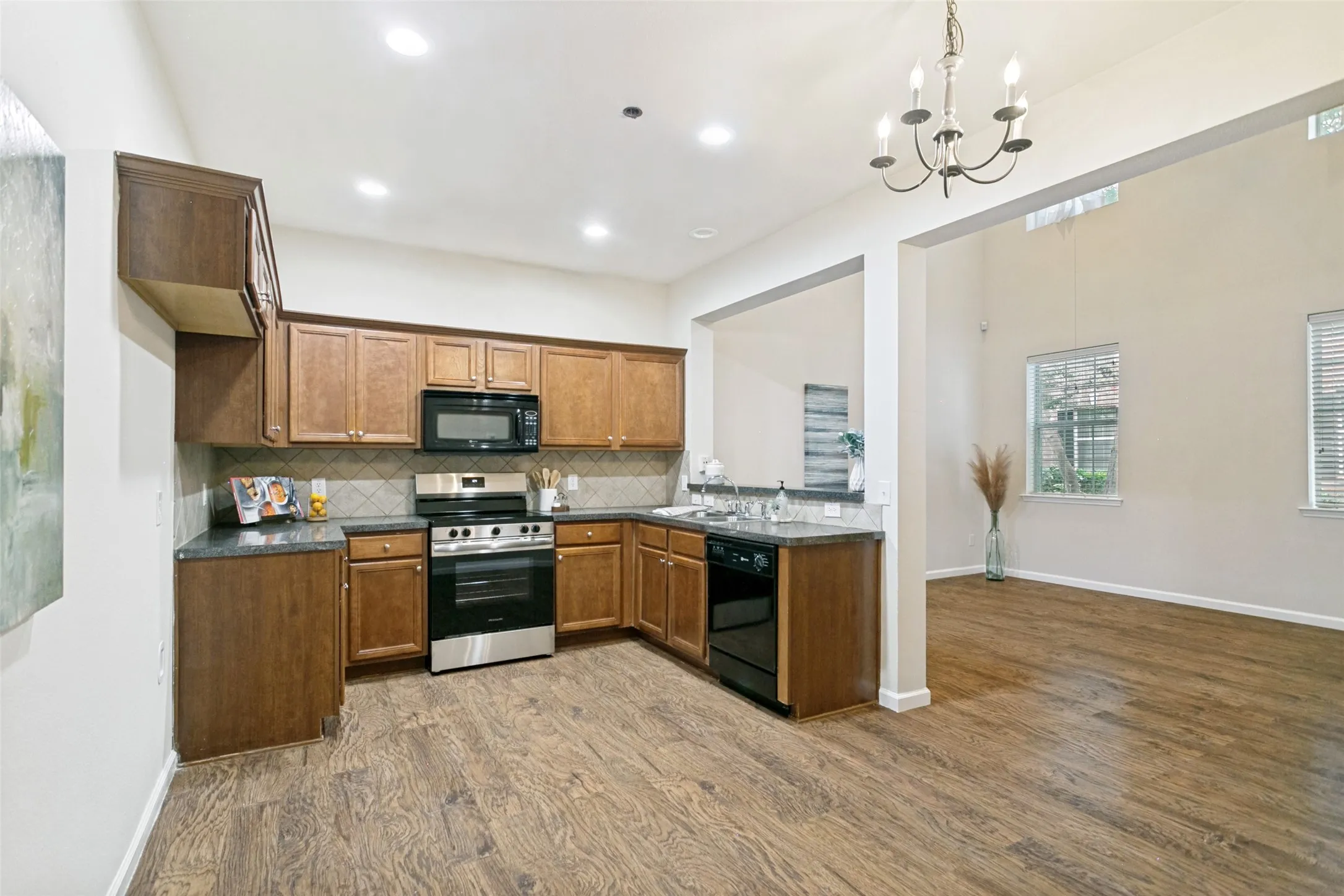 Townhouse For Sale in Collin County , 3033 Stone Forest Circle, Mc Kinney, Texas 75070, 2 Bedroom, 2 Bathroom, 2 Garage spaces, 1,234 Sqft, built in 2005, mls#21330709, Real Estate Agent in Mc Kinney, Homes For Sale in Collin county, Homes For Sale in Mc Kinney, Realtor in Mc Kinney Texas, Real Estate Brokerage Independent Realty Texas, Luminita Cordes Realtor