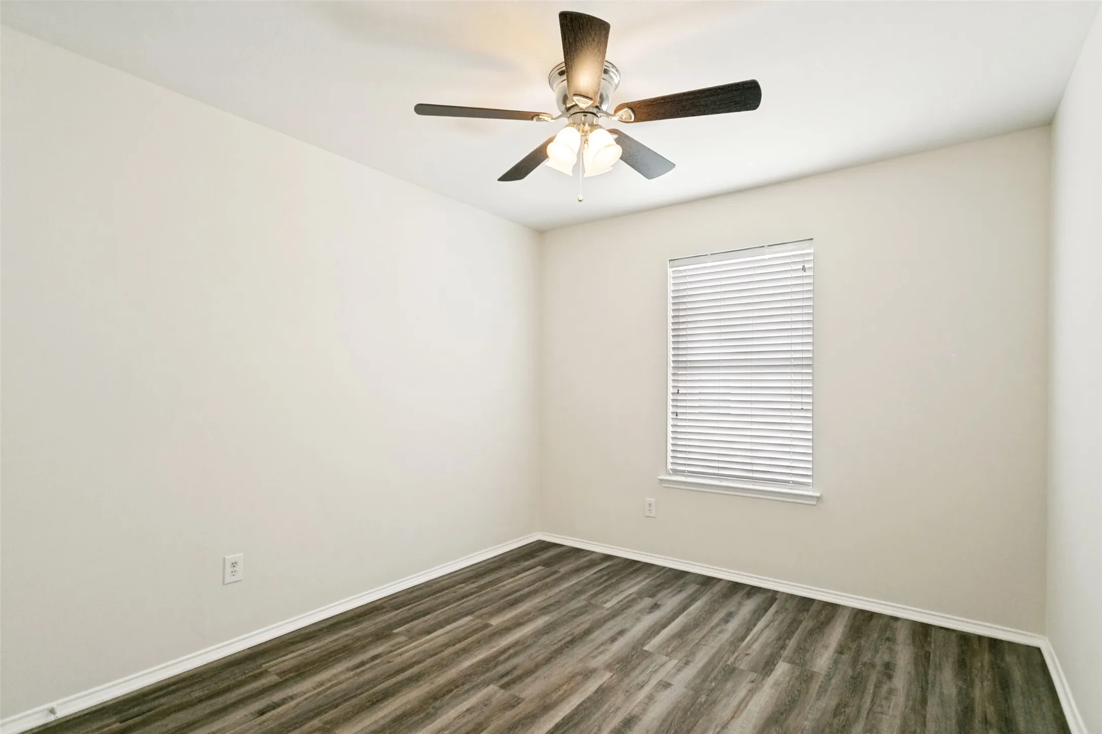 Townhouse For Sale in Collin County , 3033 Stone Forest Circle, Mc Kinney, Texas 75070, 2 Bedroom, 2 Bathroom, 2 Garage spaces, 1,234 Sqft, built in 2005, mls#21330709, Real Estate Agent in Mc Kinney, Homes For Sale in Collin county, Homes For Sale in Mc Kinney, Realtor in Mc Kinney Texas, Real Estate Brokerage Independent Realty Texas, Luminita Cordes Realtor