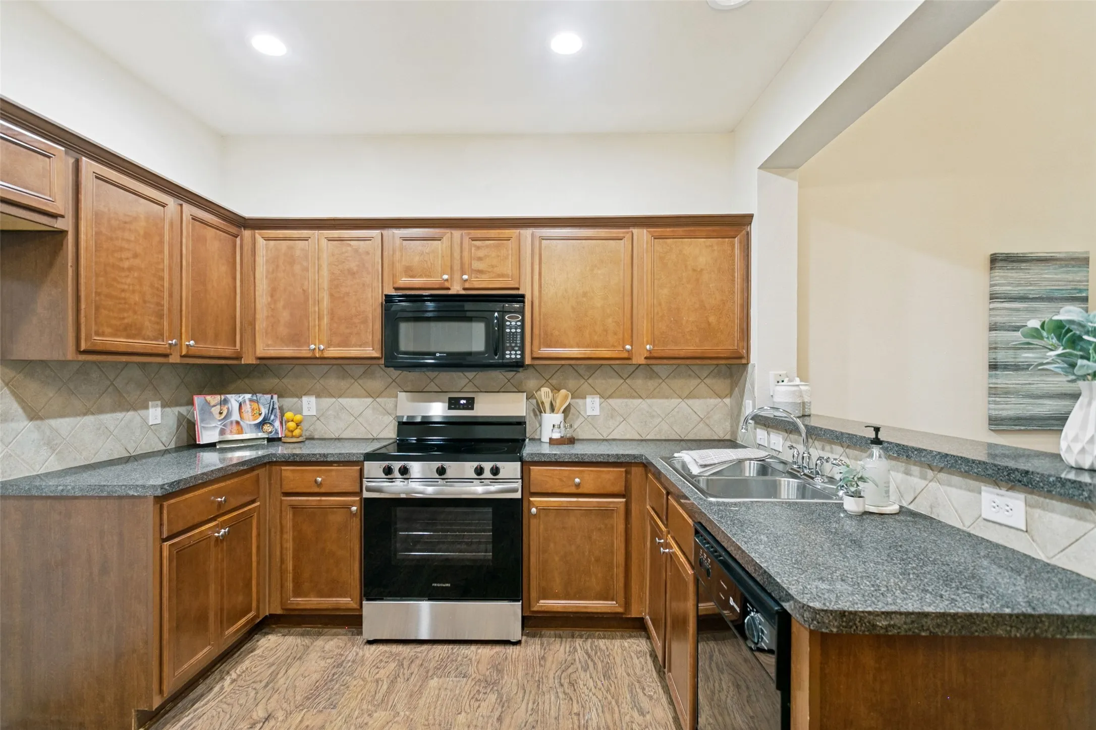 Townhouse For Sale in Collin County , 3033 Stone Forest Circle, Mc Kinney, Texas 75070, 2 Bedroom, 2 Bathroom, 2 Garage spaces, 1,234 Sqft, built in 2005, mls#21330709, Real Estate Agent in Mc Kinney, Homes For Sale in Collin county, Homes For Sale in Mc Kinney, Realtor in Mc Kinney Texas, Real Estate Brokerage Independent Realty Texas, Luminita Cordes Realtor