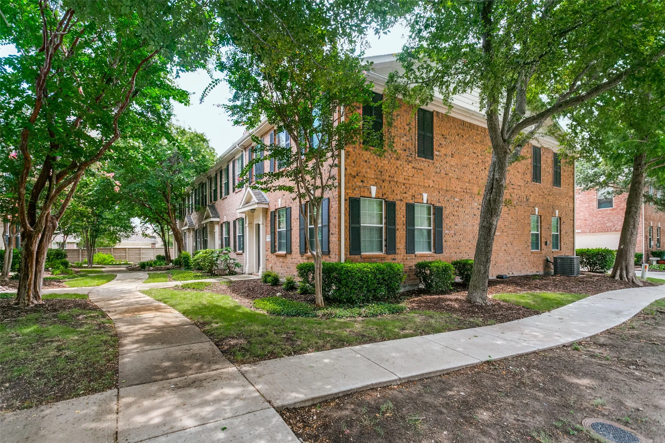 Townhouse For Sale in Collin County , 3033 Stone Forest Circle, Mc Kinney, Texas 75070, 2 Bedroom, 2 Bathroom, 2 Garage spaces, 1,234 Sqft, built in 2005, mls#21330709, Real Estate Agent in Mc Kinney, Homes For Sale in Collin county, Homes For Sale in Mc Kinney, Realtor in Mc Kinney Texas, Real Estate Brokerage Independent Realty Texas, Luminita Cordes Realtor