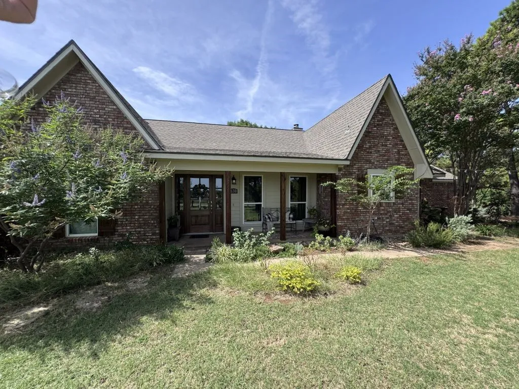 Single Family Residence For Sale in Denton County , 630 Dove Trail, Lewisville, Texas 75077, 4 Bedroom, 3 Bathroom, 2 Garage spaces, 2,041 Sqft, built in 1987, mls#21336041, Real Estate Agent in Lewisville, Homes For Sale in Denton county, Homes For Sale in Lewisville, Realtor in Lewisville Texas, Real Estate Brokerage Independent Realty Texas, Luminita Cordes Realtor