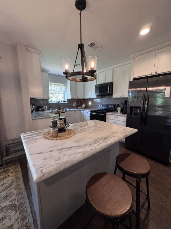 Single Family Residence For Sale in Denton County , 630 Dove Trail, Lewisville, Texas 75077, 4 Bedroom, 3 Bathroom, 2 Garage spaces, 2,041 Sqft, built in 1987, mls#21336041, Real Estate Agent in Lewisville, Homes For Sale in Denton county, Homes For Sale in Lewisville, Realtor in Lewisville Texas, Real Estate Brokerage Independent Realty Texas, Luminita Cordes Realtor
