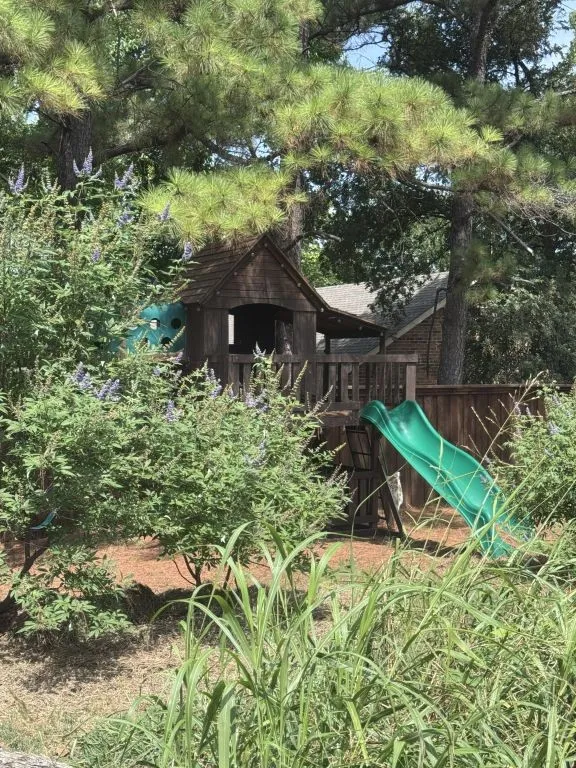 Single Family Residence For Sale in Denton County , 630 Dove Trail, Lewisville, Texas 75077, 4 Bedroom, 3 Bathroom, 2 Garage spaces, 2,041 Sqft, built in 1987, mls#21336041, Real Estate Agent in Lewisville, Homes For Sale in Denton county, Homes For Sale in Lewisville, Realtor in Lewisville Texas, Real Estate Brokerage Independent Realty Texas, Luminita Cordes Realtor