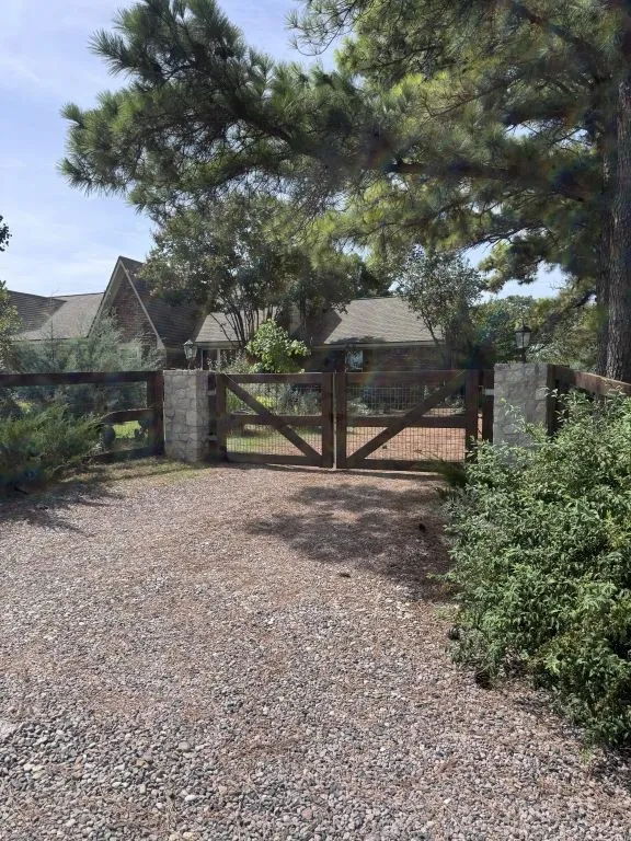 Single Family Residence For Sale in Denton County , 630 Dove Trail, Lewisville, Texas 75077, 4 Bedroom, 3 Bathroom, 2 Garage spaces, 2,041 Sqft, built in 1987, mls#21336041, Real Estate Agent in Lewisville, Homes For Sale in Denton county, Homes For Sale in Lewisville, Realtor in Lewisville Texas, Real Estate Brokerage Independent Realty Texas, Luminita Cordes Realtor