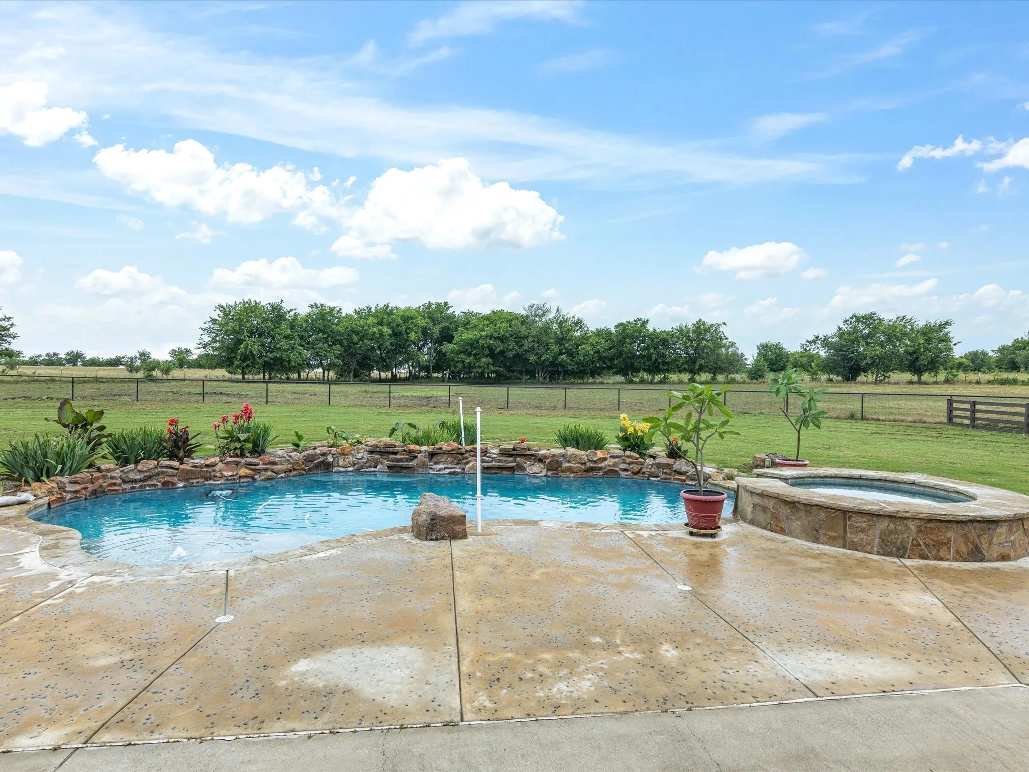 Single Family Residence For Sale in Denton County , 25459 Dove Hollow Drive, Justin, Texas 76247, 4 Bedroom, 4 Bathroom, 3 Garage spaces, 3,584 Sqft, built in 2014, mls#21333733, Real Estate Agent in Justin, Homes For Sale in Denton county, Homes For Sale in Justin, Realtor in Justin Texas, Real Estate Brokerage Independent Realty Texas, Luminita Cordes Realtor