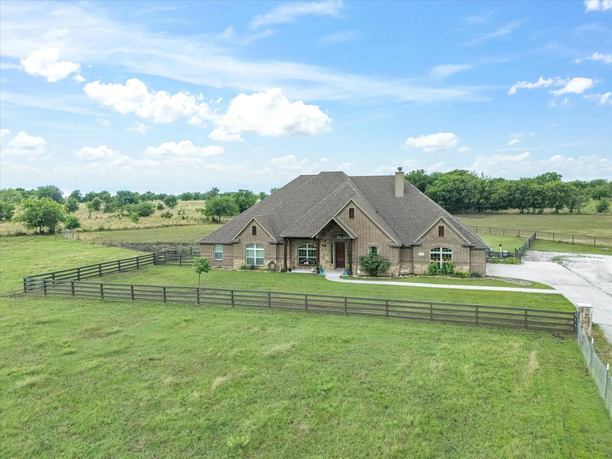 Single Family Residence For Sale in Denton County , 25459 Dove Hollow Drive, Justin, Texas 76247, 4 Bedroom, 4 Bathroom, 3 Garage spaces, 3,584 Sqft, built in 2014, mls#21333733, Real Estate Agent in Justin, Homes For Sale in Denton county, Homes For Sale in Justin, Realtor in Justin Texas, Real Estate Brokerage Independent Realty Texas, Luminita Cordes Realtor