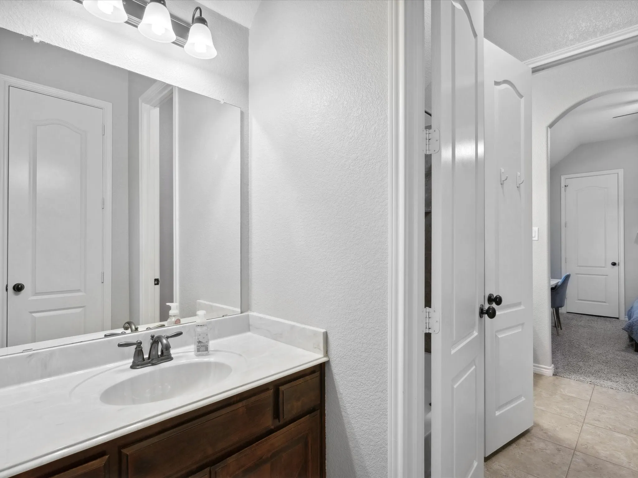 Single Family Residence For Sale in Denton County , 25459 Dove Hollow Drive, Justin, Texas 76247, 4 Bedroom, 4 Bathroom, 3 Garage spaces, 3,584 Sqft, built in 2014, mls#21333733, Real Estate Agent in Justin, Homes For Sale in Denton county, Homes For Sale in Justin, Realtor in Justin Texas, Real Estate Brokerage Independent Realty Texas, Luminita Cordes Realtor