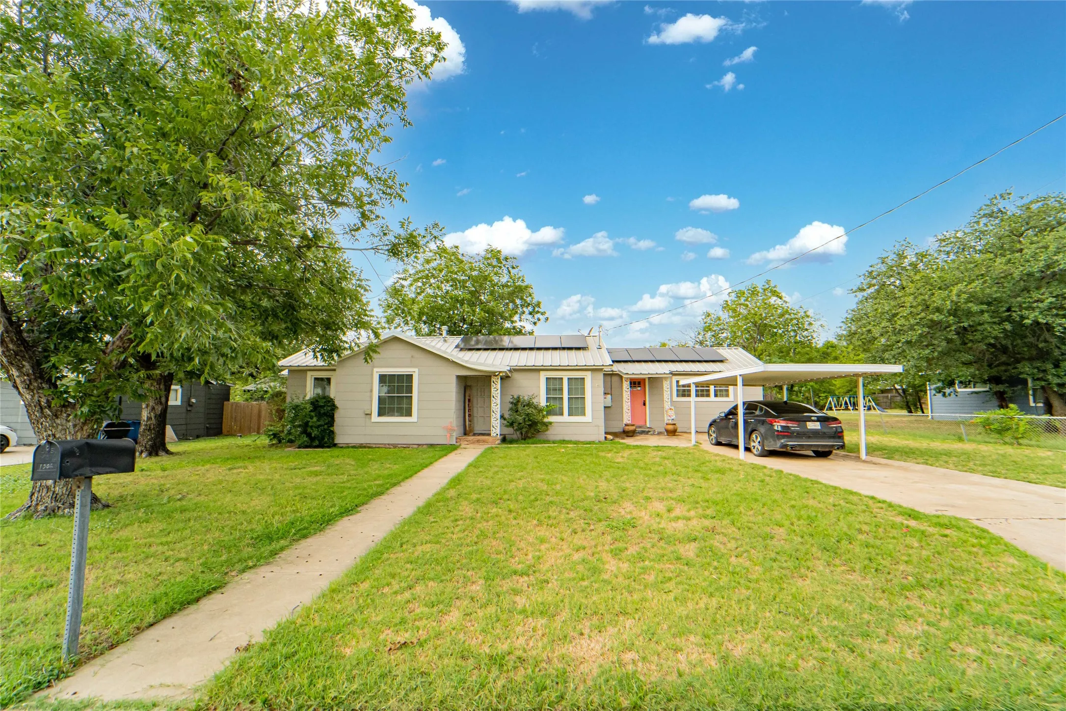 Single Family Residence For Sale in Stephens County , 1006 N Live Oak Street, Breckenridge, Texas 76424, 3 Bedroom, 2 Bathroom, Garage spaces, 1,441 Sqft, built in 0, Price $119,500, mls#21333343, Real Estate Agent in Breckenridge, Homes For Sale in Stephens county, Homes For Sale in Breckenridge, Realtor in Breckenridge Texas, Real Estate Brokerage Independent Realty Texas, Luminita Cordes Realtor