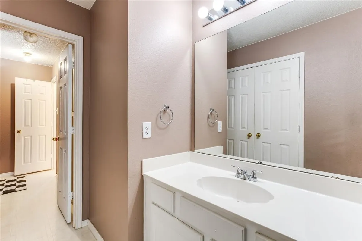 Single Family Residence For Sale in Dallas County , 1102 Waterside Court, Mesquite, Texas 75181, 4 Bedroom, 4 Bathroom, 3 Garage spaces, 3,654 Sqft, built in 2000, mls#21336204, Real Estate Agent in Mesquite, Homes For Sale in Dallas county, Homes For Sale in Mesquite, Realtor in Mesquite Texas, Real Estate Brokerage Independent Realty Texas, Luminita Cordes Realtor