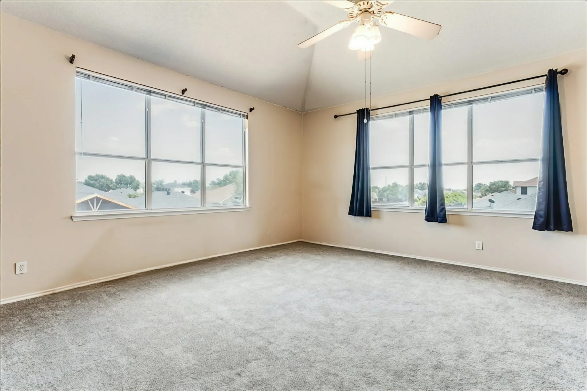 Single Family Residence For Sale in Dallas County , 1102 Waterside Court, Mesquite, Texas 75181, 4 Bedroom, 4 Bathroom, 3 Garage spaces, 3,654 Sqft, built in 2000, mls#21336204, Real Estate Agent in Mesquite, Homes For Sale in Dallas county, Homes For Sale in Mesquite, Realtor in Mesquite Texas, Real Estate Brokerage Independent Realty Texas, Luminita Cordes Realtor