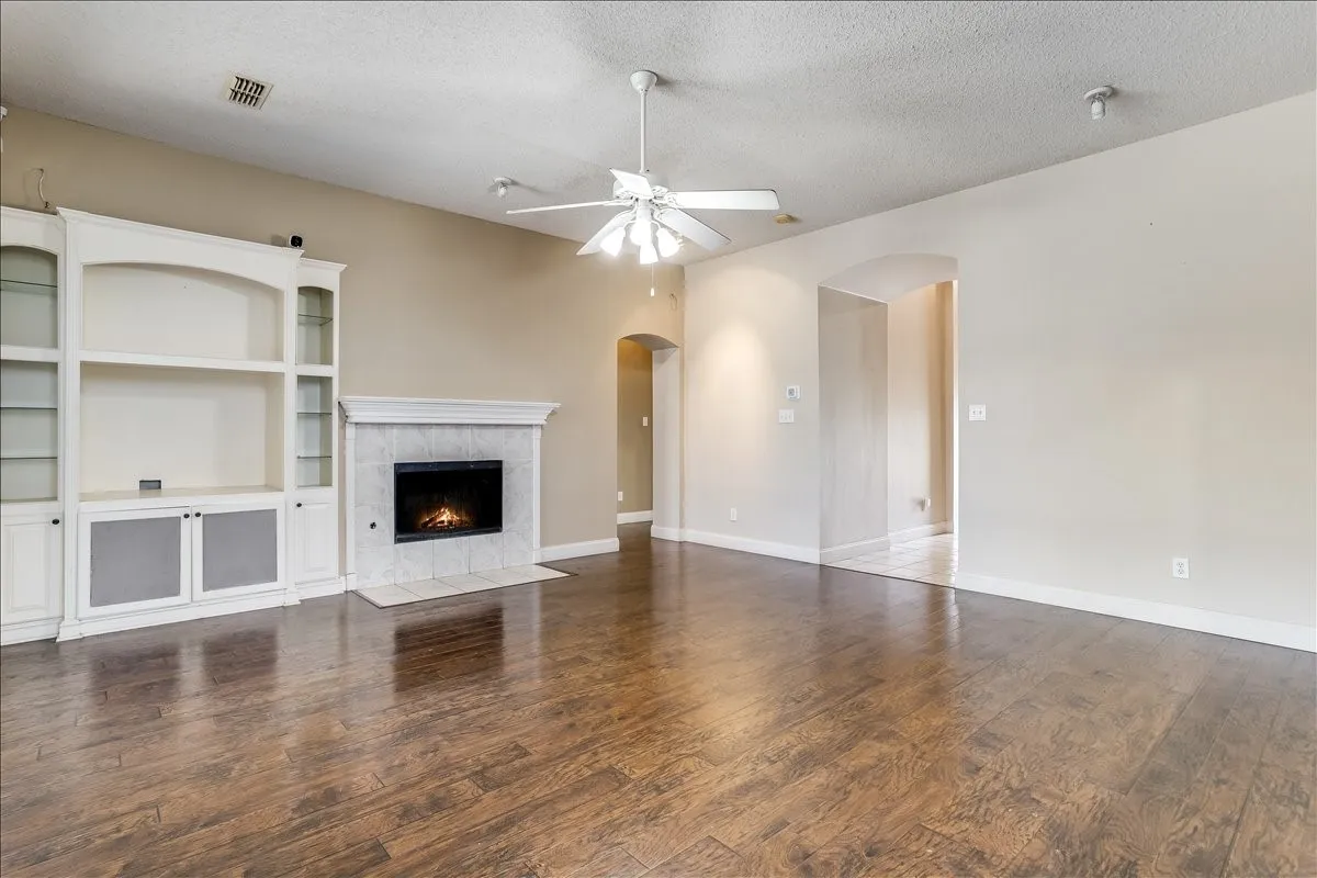 Single Family Residence For Sale in Dallas County , 1102 Waterside Court, Mesquite, Texas 75181, 4 Bedroom, 4 Bathroom, 3 Garage spaces, 3,654 Sqft, built in 2000, mls#21336204, Real Estate Agent in Mesquite, Homes For Sale in Dallas county, Homes For Sale in Mesquite, Realtor in Mesquite Texas, Real Estate Brokerage Independent Realty Texas, Luminita Cordes Realtor